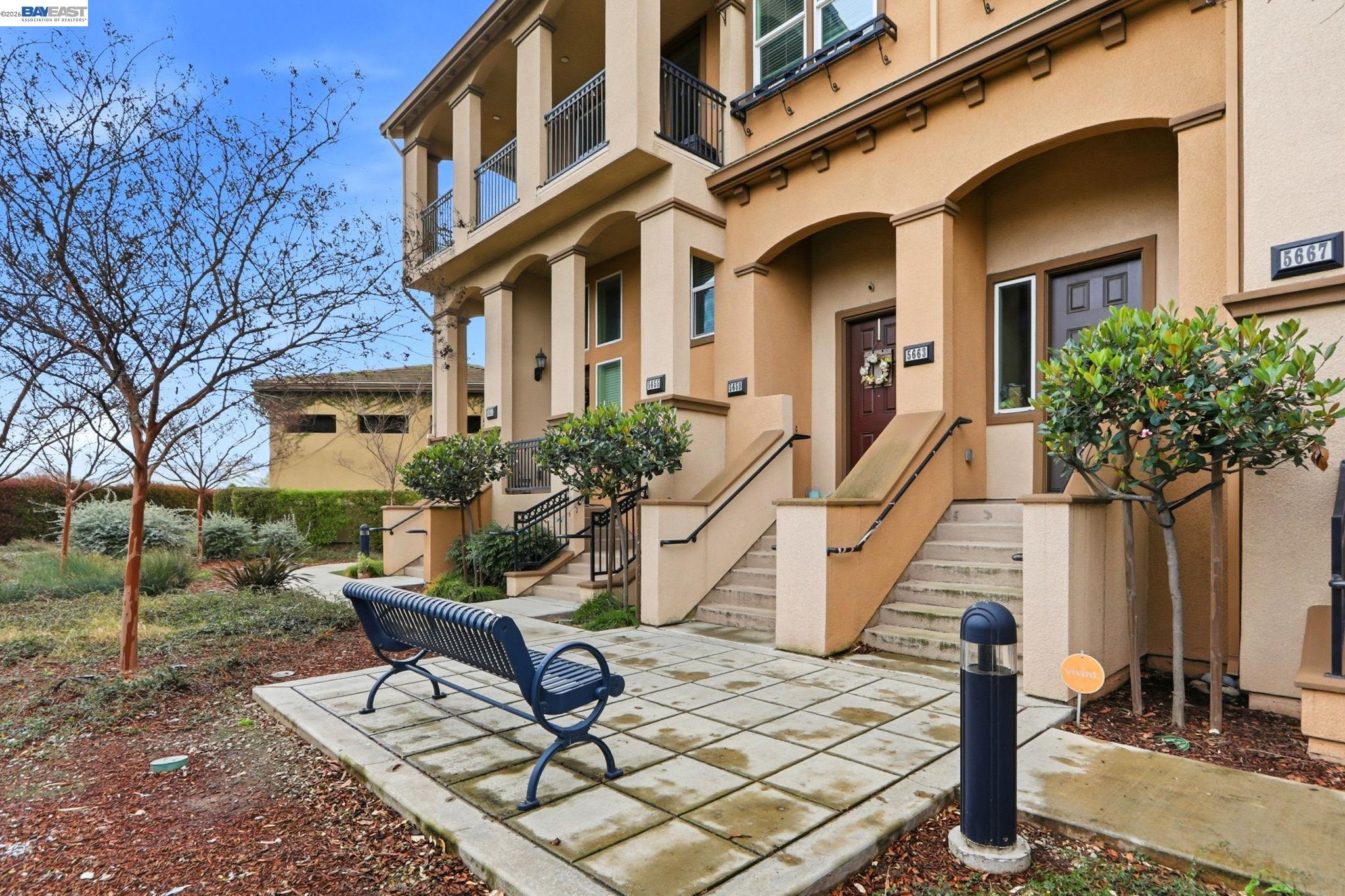 Detail Gallery Image 4 of 34 For 5659 Daylily St, Newark,  CA 94560 - 3 Beds | 3 Baths