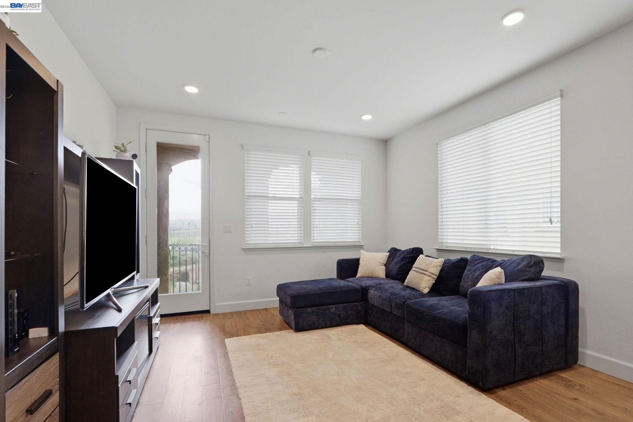 Detail Gallery Image 5 of 34 For 5659 Daylily St, Newark,  CA 94560 - 3 Beds | 3 Baths