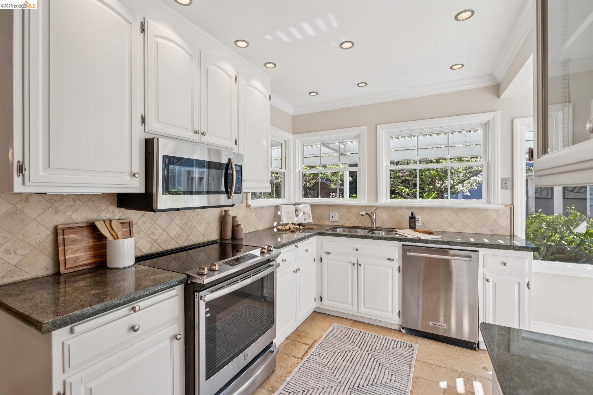 Detail Gallery Image 11 of 57 For 1193 Glen Dr., San Leandro,  CA 94577 - 3 Beds | 2/1 Baths