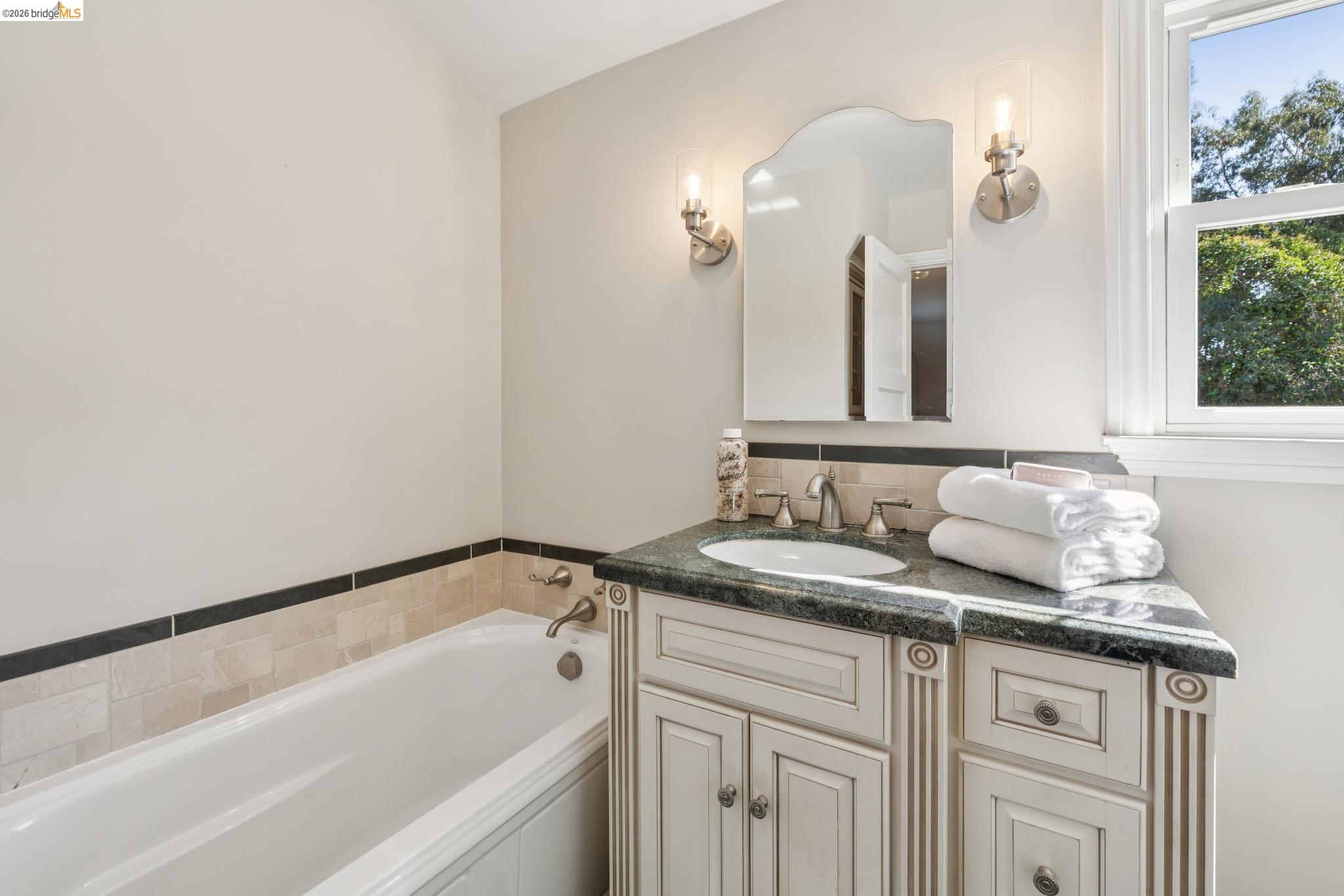 Detail Gallery Image 30 of 57 For 1193 Glen Dr., San Leandro,  CA 94577 - 3 Beds | 2/1 Baths