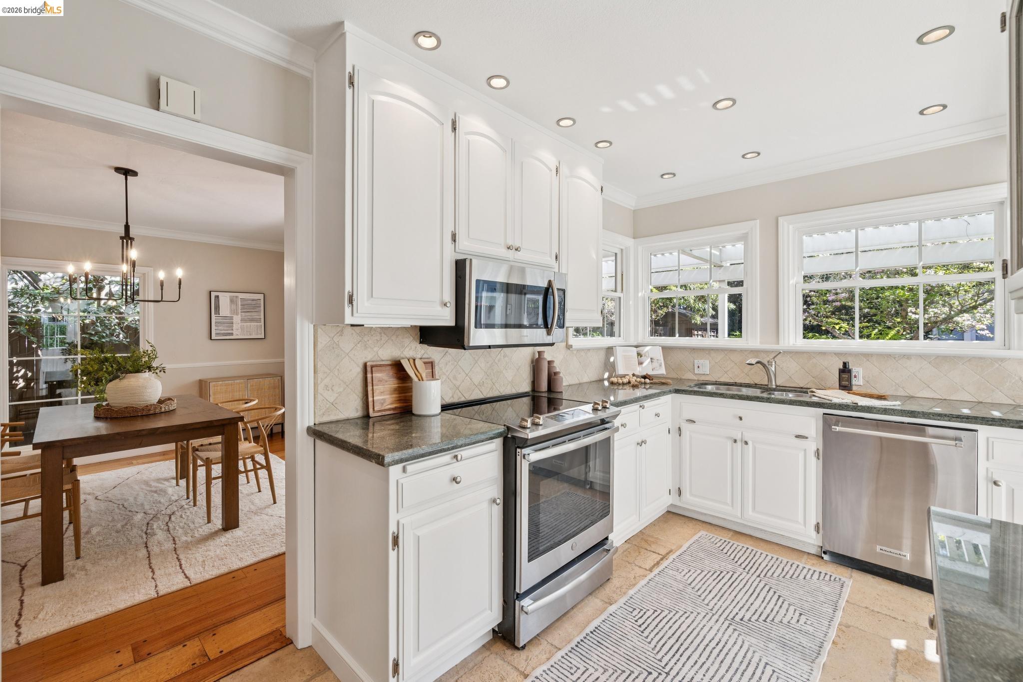 Detail Gallery Image 10 of 57 For 1193 Glen Dr., San Leandro,  CA 94577 - 3 Beds | 2/1 Baths