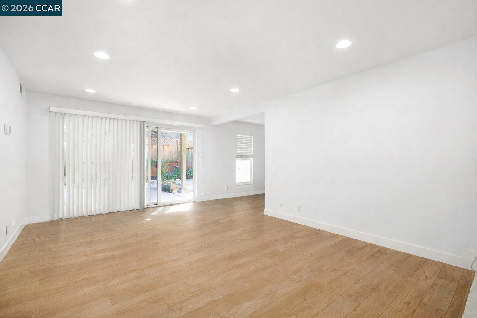 Detail Gallery Image 4 of 28 For 651 Moraga Rd #13,  Moraga,  CA 94556 - 3 Beds | 2 Baths