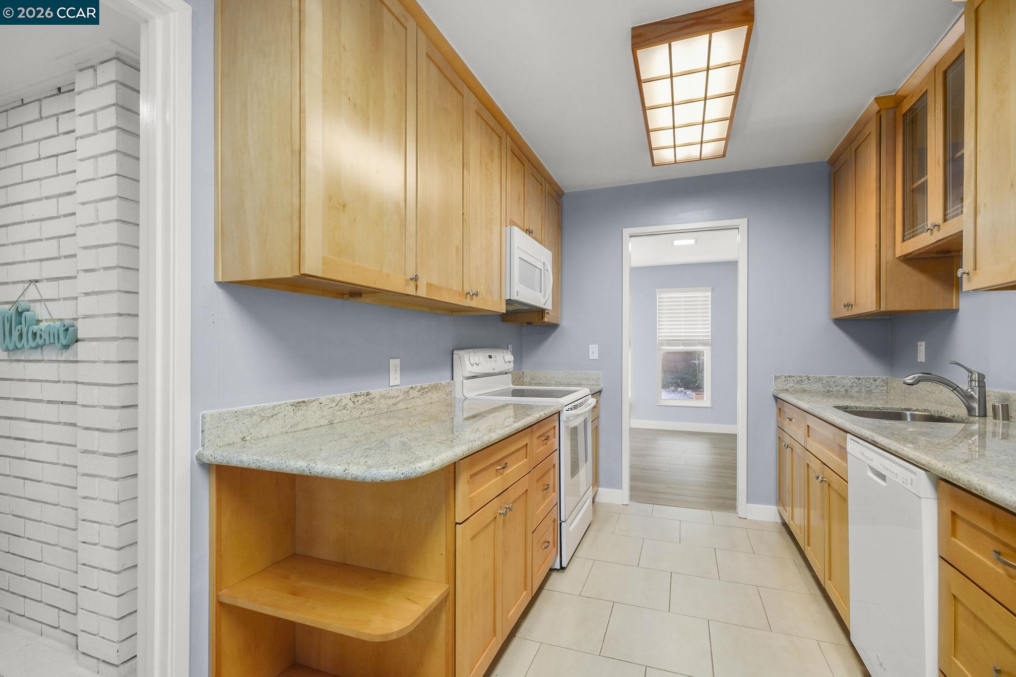 Detail Gallery Image 9 of 28 For 651 Moraga Rd #13,  Moraga,  CA 94556 - 3 Beds | 2 Baths