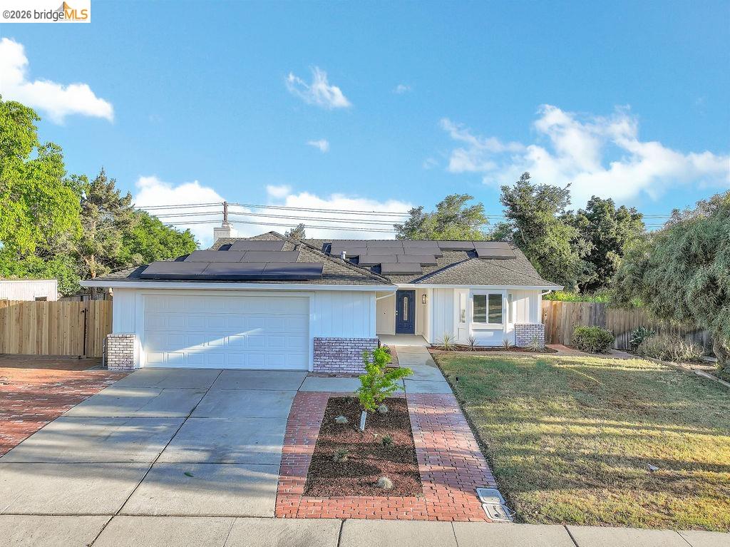 Detail Gallery Image 3 of 35 For 1060 Woodglen Dr, Oakley,  CA 94561 - 4 Beds | 2 Baths