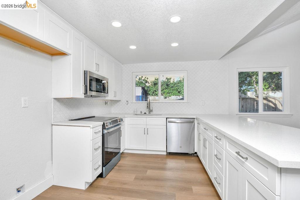 Detail Gallery Image 10 of 35 For 1060 Woodglen Dr, Oakley,  CA 94561 - 4 Beds | 2 Baths