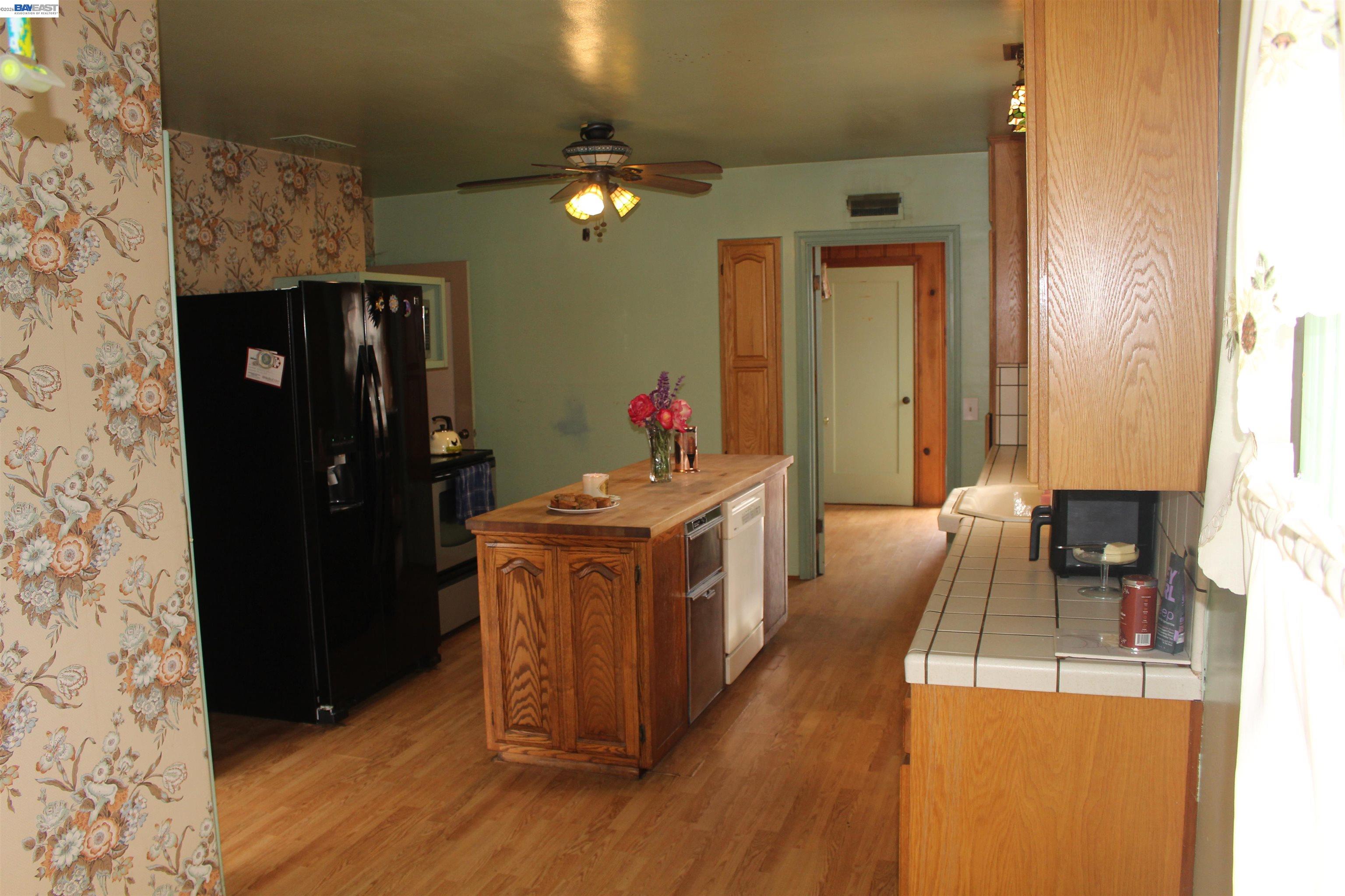 Detail Gallery Image 4 of 8 For 703 Palm Ave, Watsonville,  CA 95076 - 3 Beds | 1/1 Baths