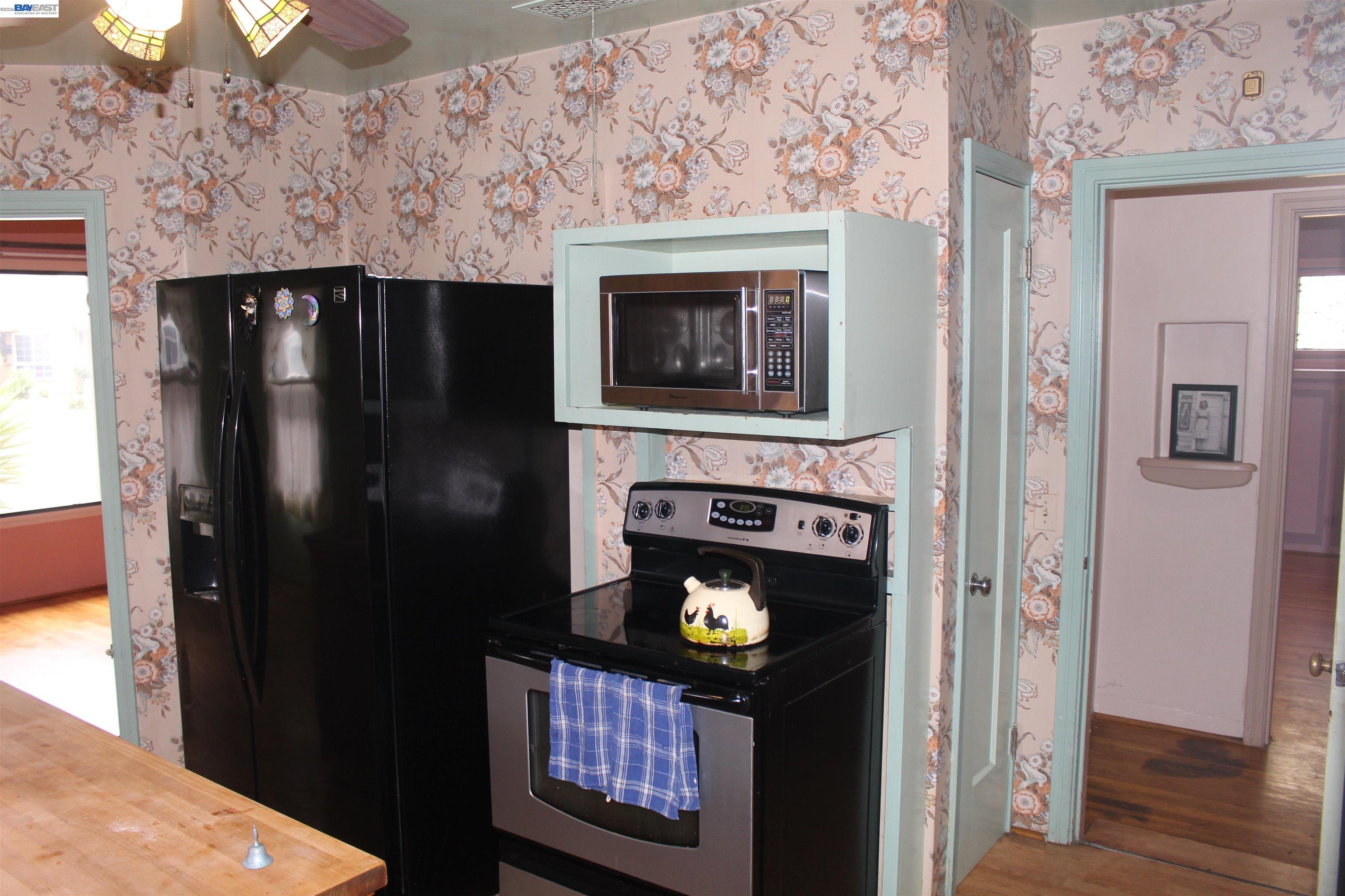 Detail Gallery Image 5 of 8 For 703 Palm Ave, Watsonville,  CA 95076 - 3 Beds | 1/1 Baths