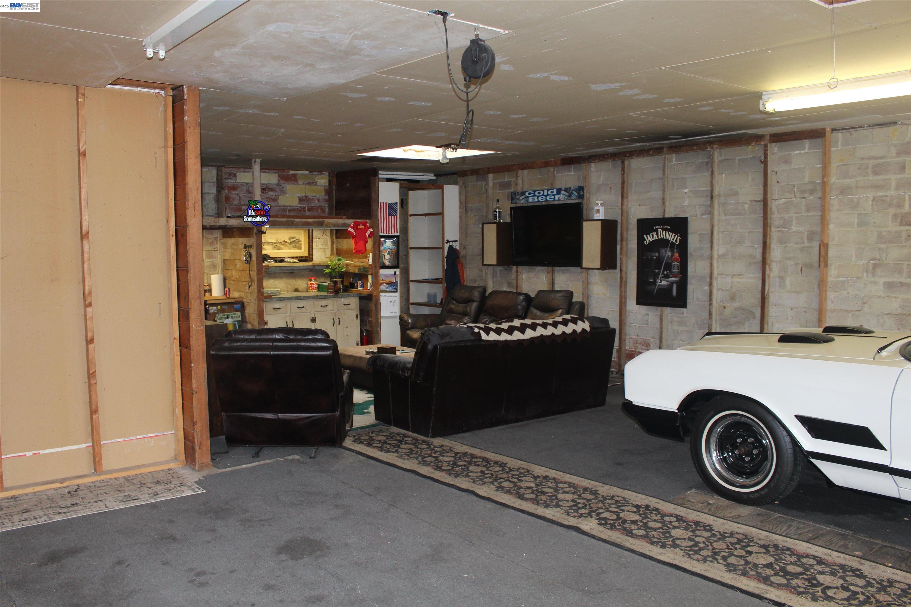 Detail Gallery Image 7 of 8 For 703 Palm Ave, Watsonville,  CA 95076 - 3 Beds | 1/1 Baths