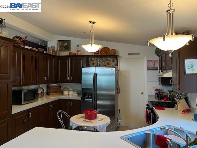 Detail Gallery Image 5 of 44 For 23 Palm Drive, Union City,  CA 94587 - 2 Beds | 2 Baths