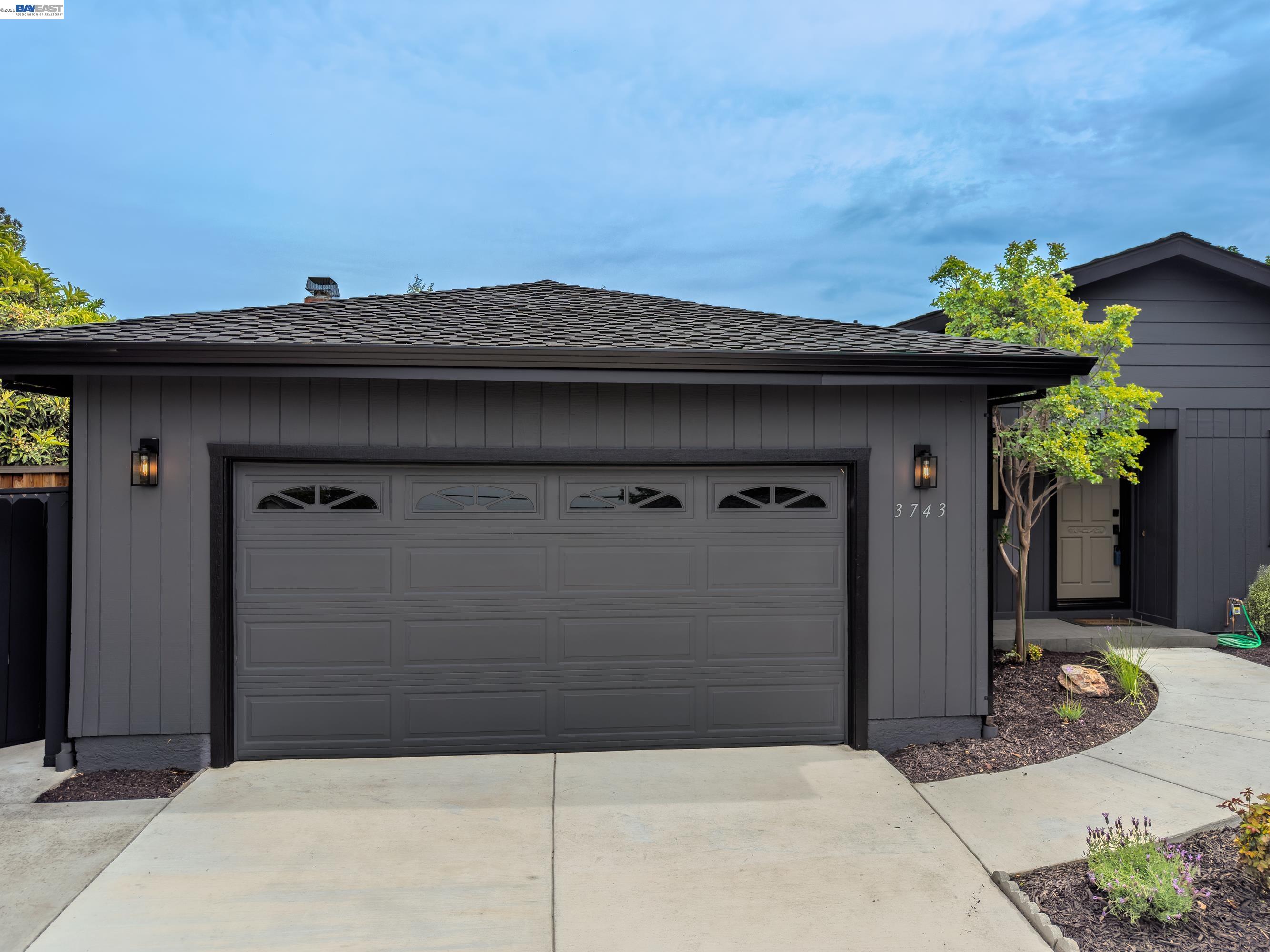 Detail Gallery Image 2 of 39 For 3743 Sanford St, Concord,  CA 94520 - 4 Beds | 2 Baths