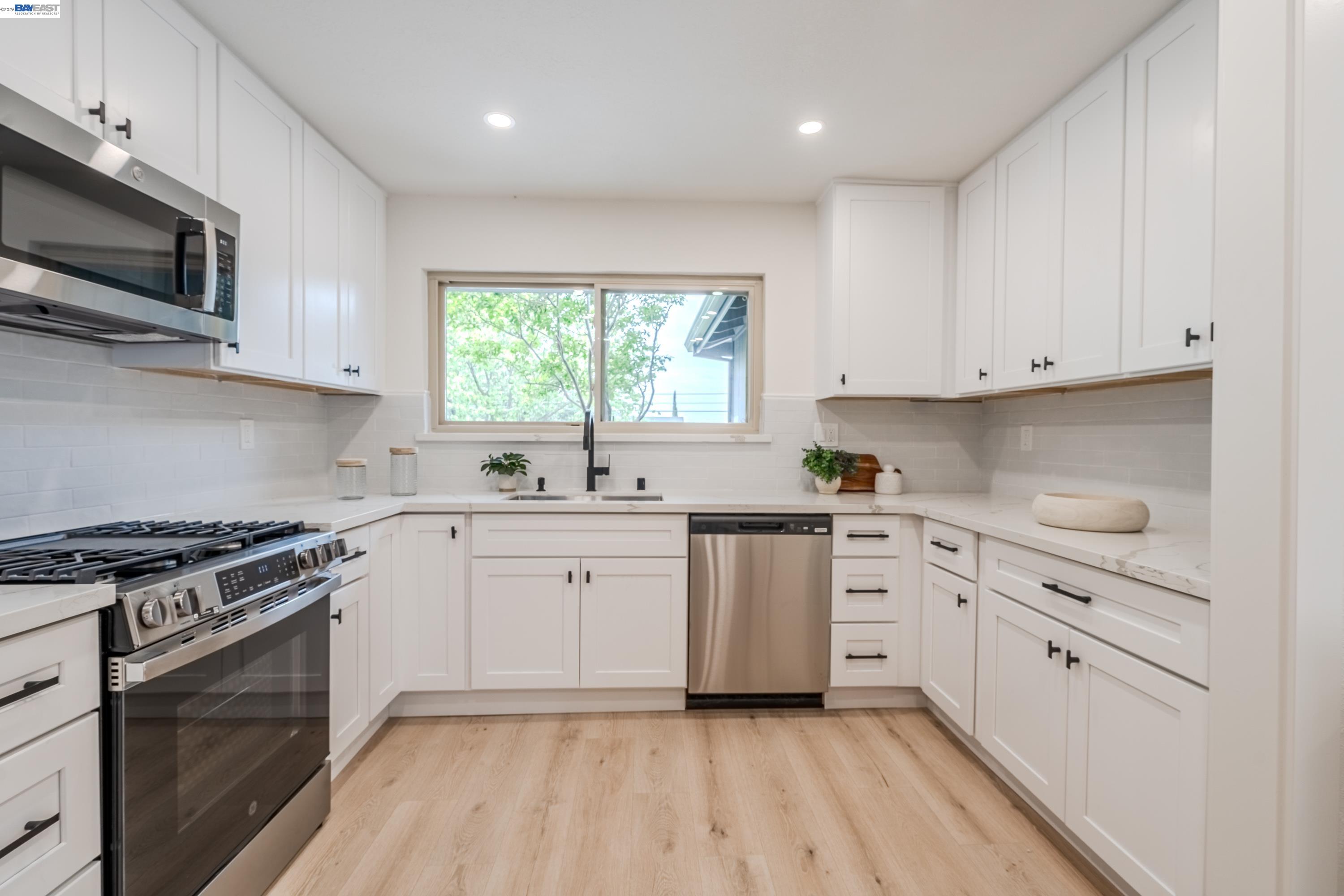 Detail Gallery Image 14 of 39 For 3743 Sanford St, Concord,  CA 94520 - 4 Beds | 2 Baths