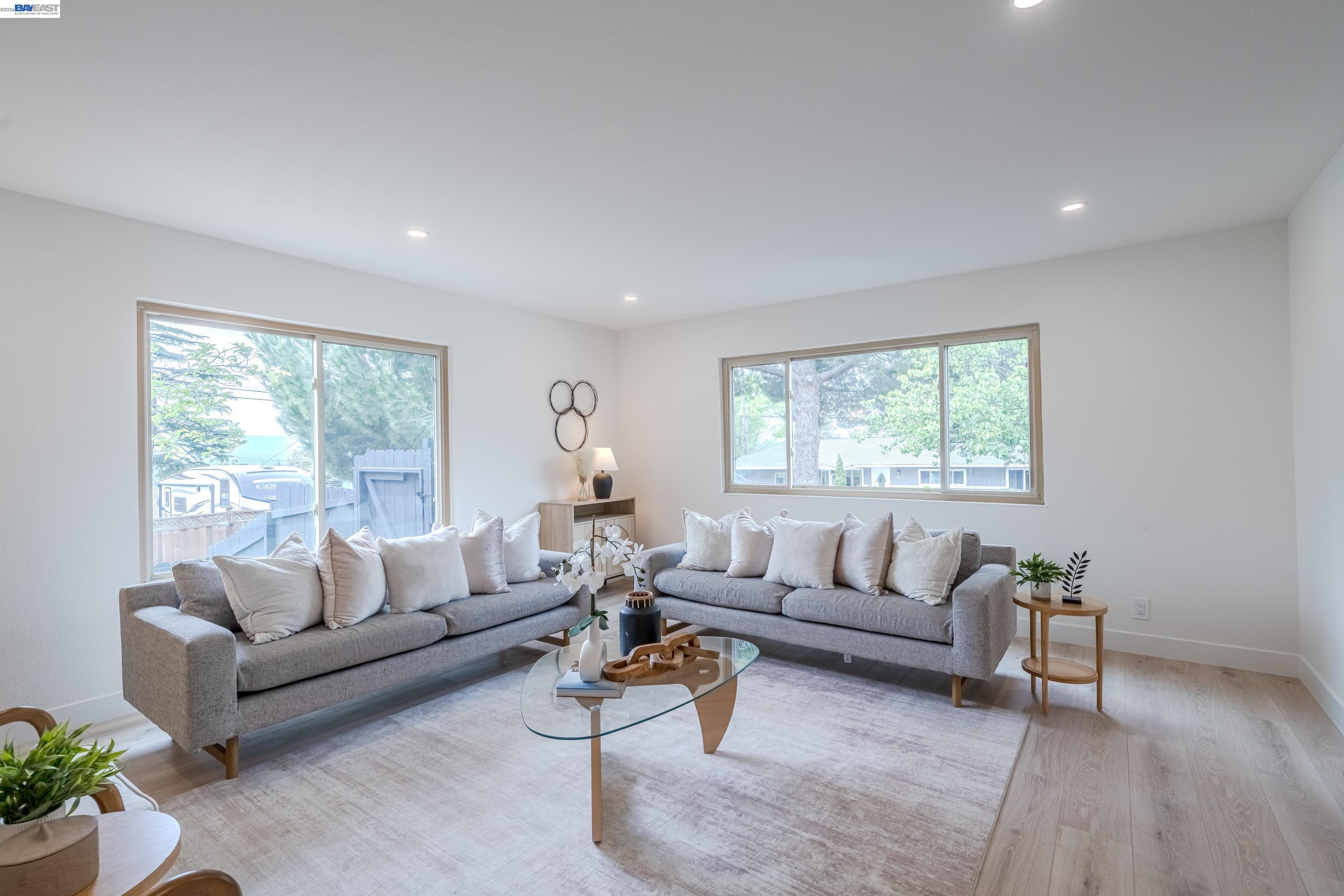 Detail Gallery Image 8 of 39 For 3743 Sanford St, Concord,  CA 94520 - 4 Beds | 2 Baths