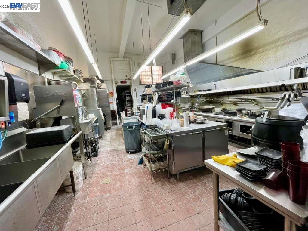 Detail Gallery Image 6 of 8 For 366 8th St, Oakland,  CA 94607 - – Beds | – Baths