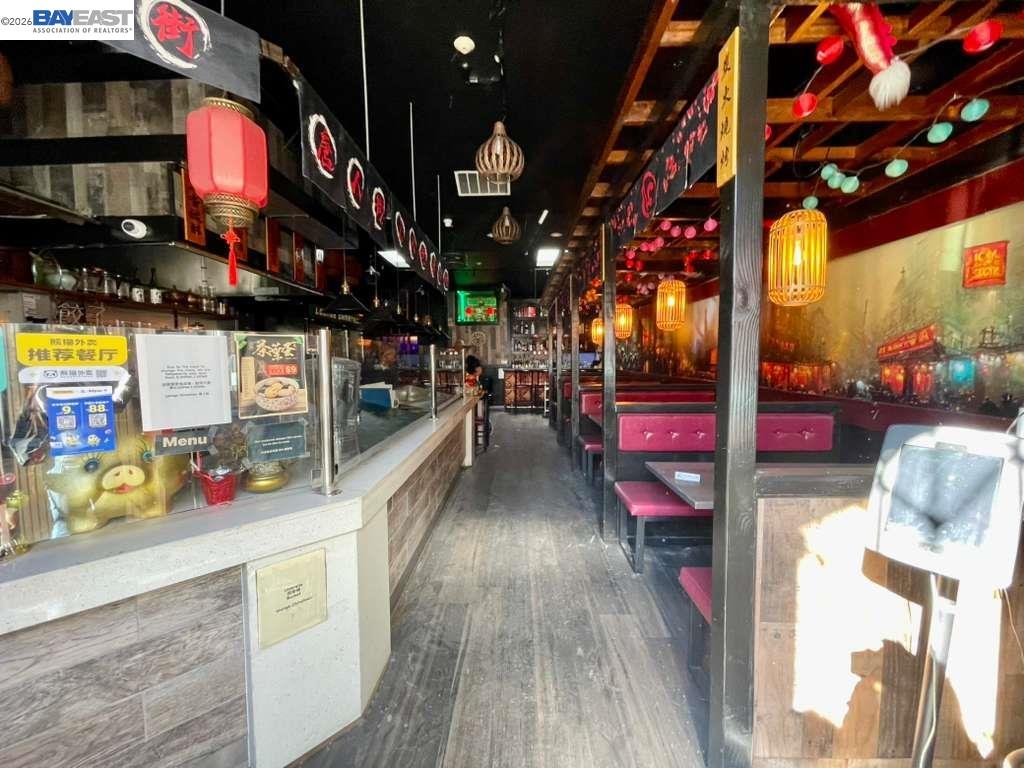 Detail Gallery Image 3 of 8 For 366 8th St, Oakland,  CA 94607 - – Beds | – Baths