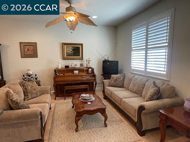 Detail Gallery Image 2 of 17 For 2499 Bellchase Dr, Manteca,  CA 95336 - 2 Beds | 2 Baths
