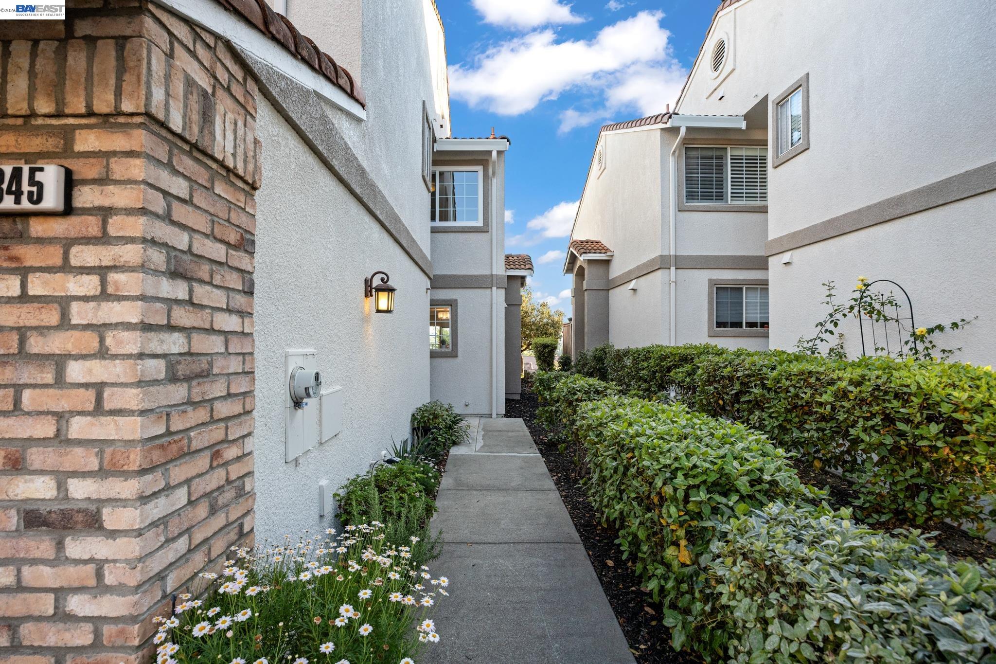 Photo #2: 41129675 Listing: Photo #2