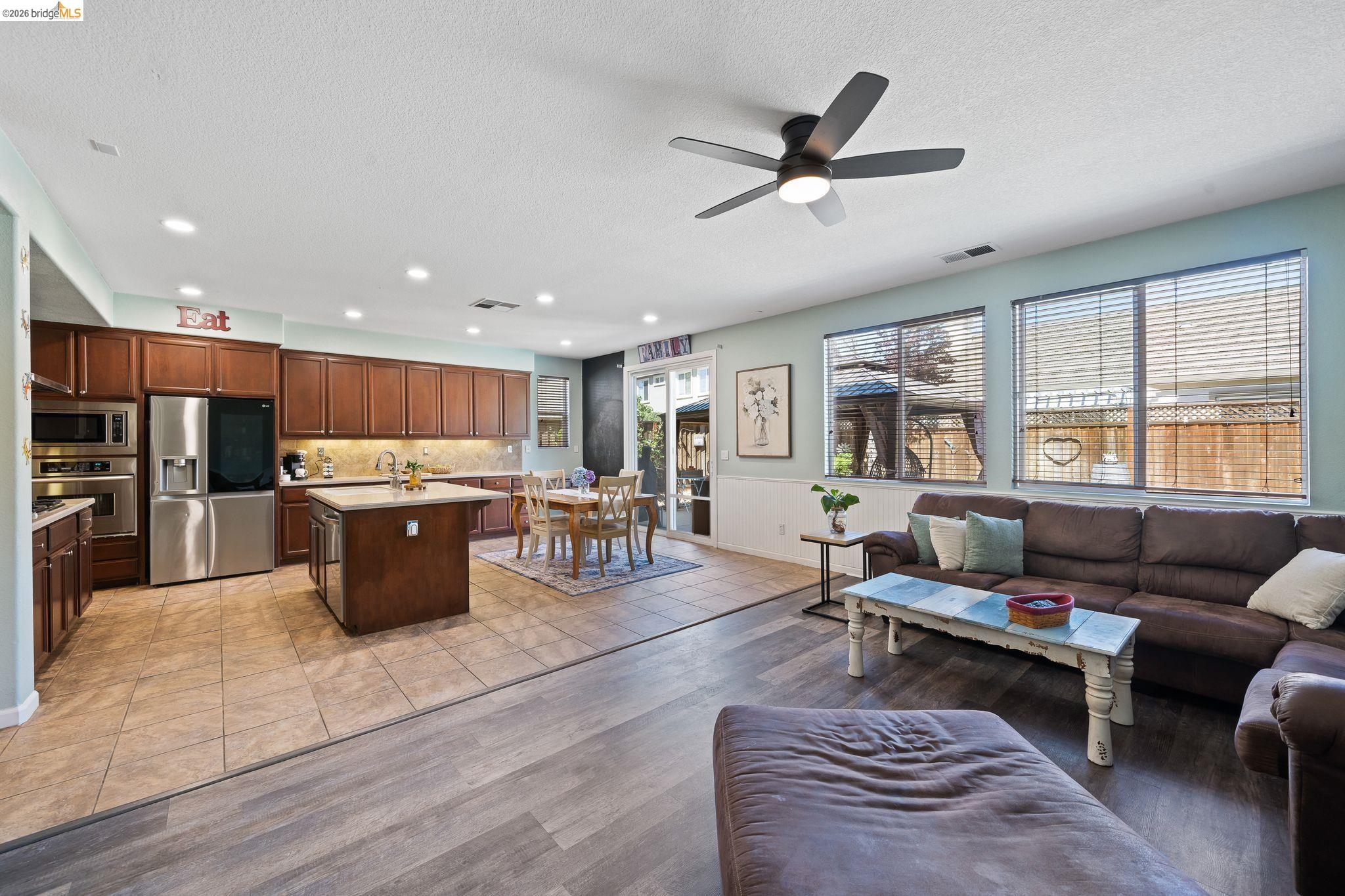 Detail Gallery Image 15 of 49 For 2350 Winchester Loop, Discovery Bay,  CA 94505 - 4 Beds | 3 Baths