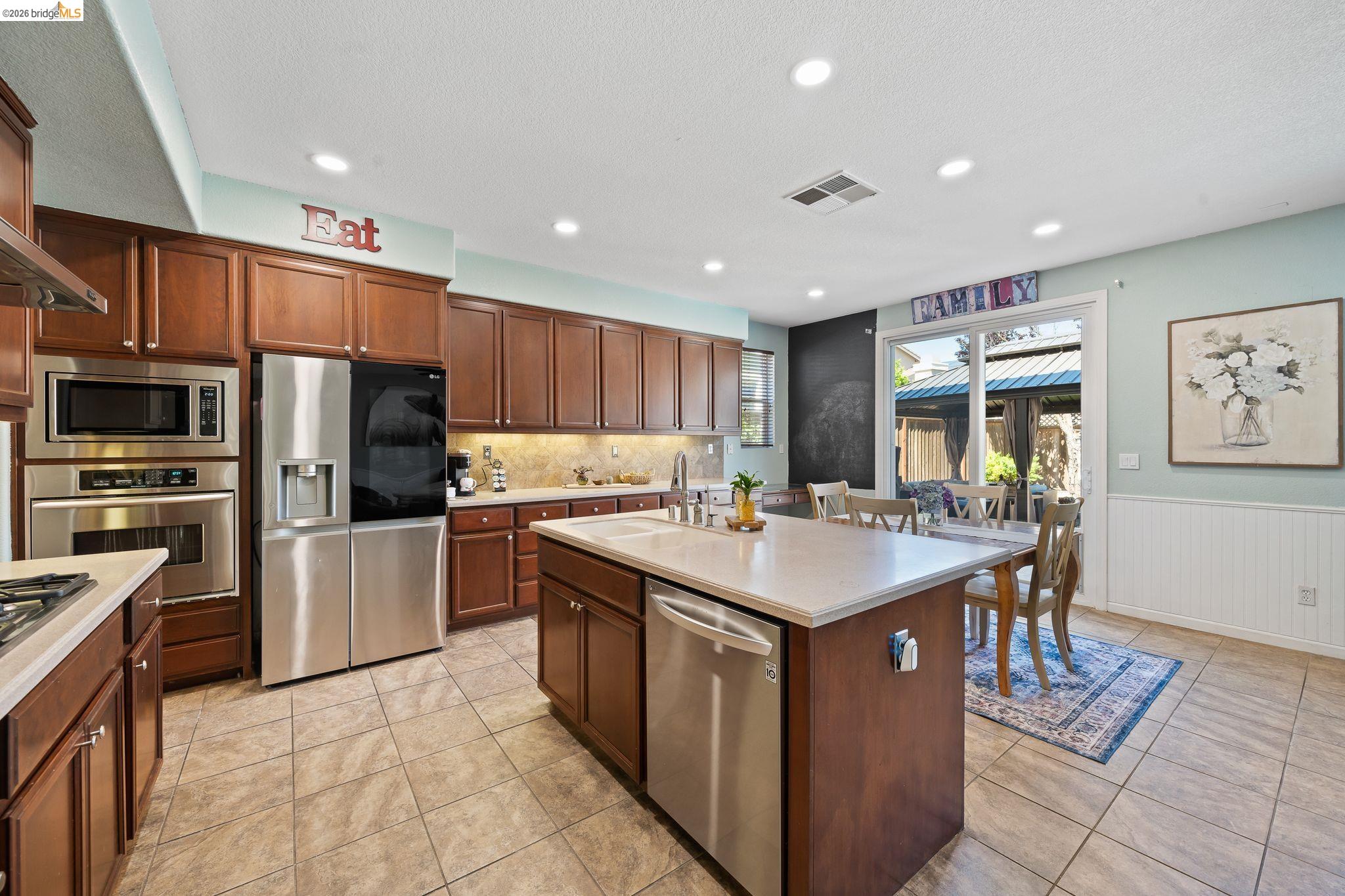 Detail Gallery Image 16 of 49 For 2350 Winchester Loop, Discovery Bay,  CA 94505 - 4 Beds | 3 Baths