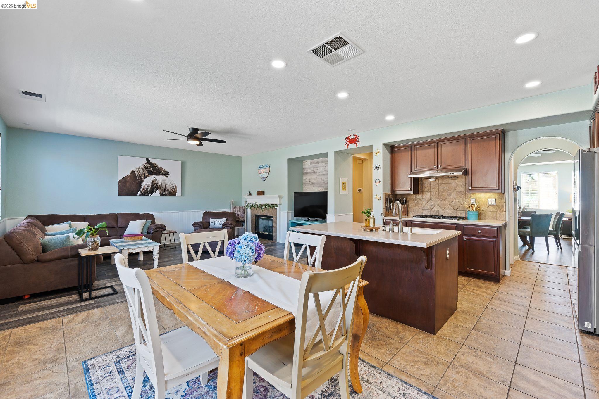 Detail Gallery Image 18 of 49 For 2350 Winchester Loop, Discovery Bay,  CA 94505 - 4 Beds | 3 Baths