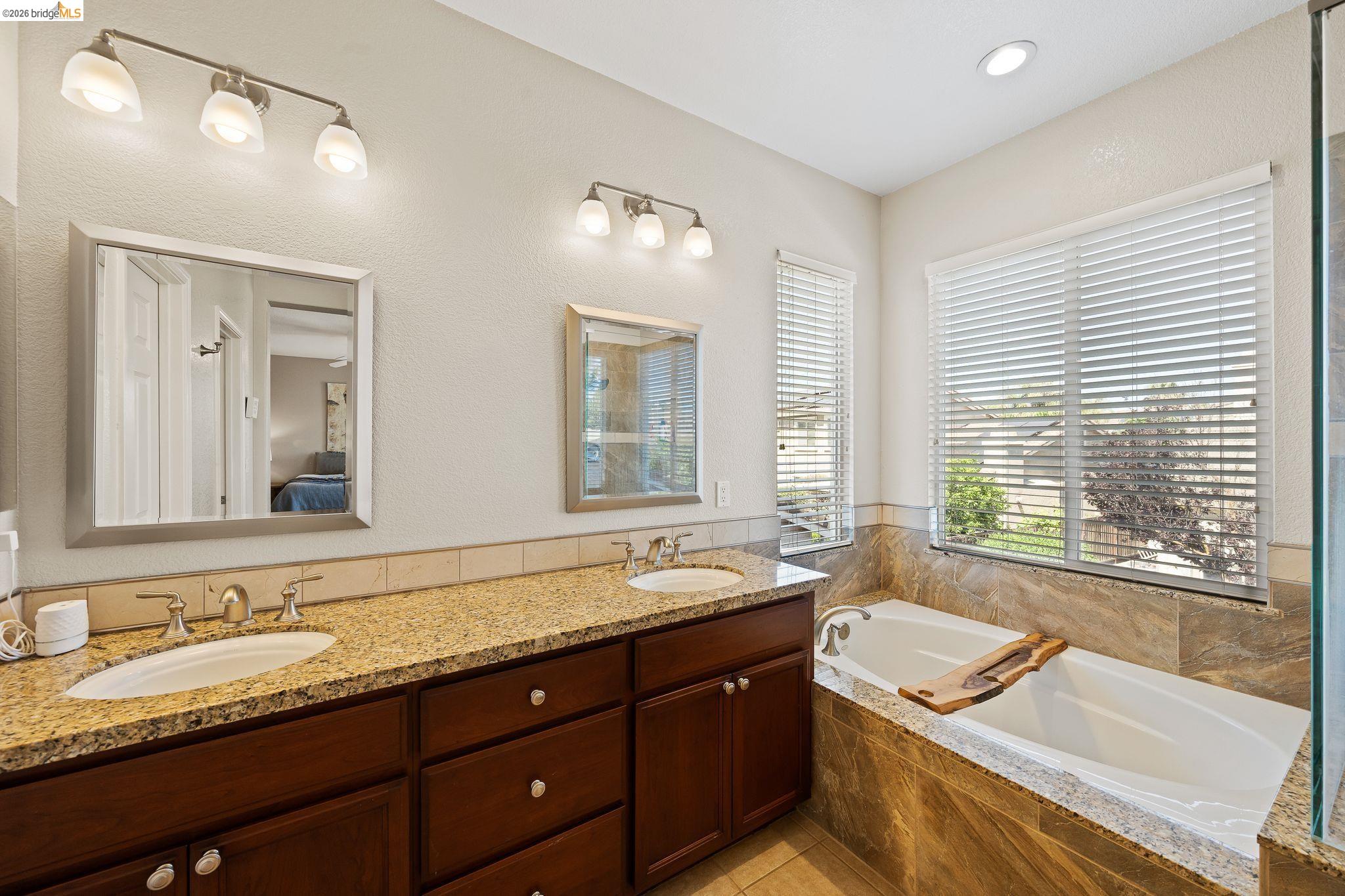Detail Gallery Image 33 of 49 For 2350 Winchester Loop, Discovery Bay,  CA 94505 - 4 Beds | 3 Baths