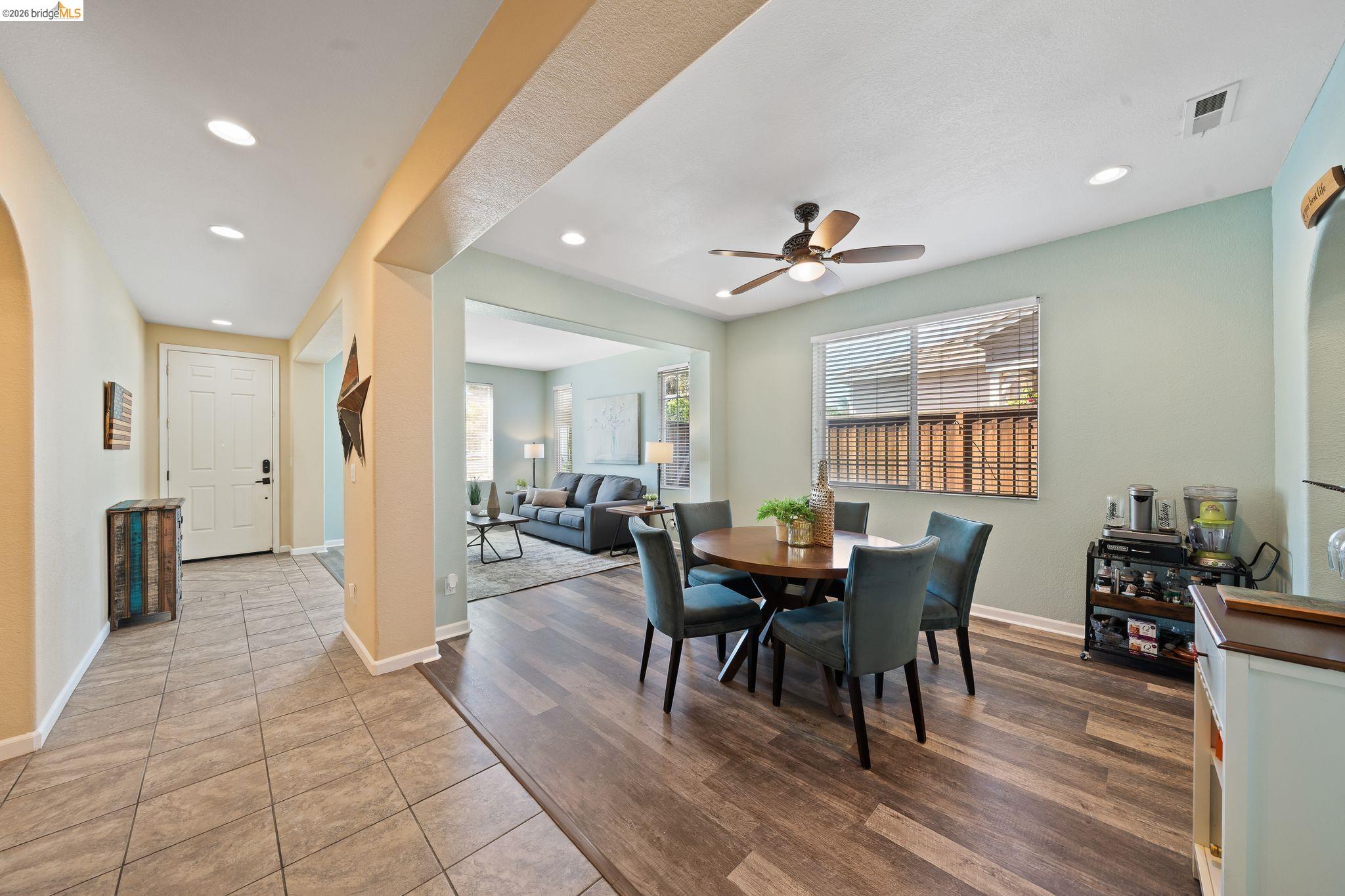 Detail Gallery Image 10 of 49 For 2350 Winchester Loop, Discovery Bay,  CA 94505 - 4 Beds | 3 Baths