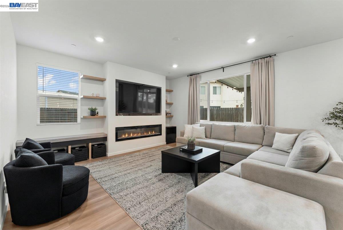 Detail Gallery Image 2 of 40 For 3651 Mcguire Dr, Stockton,  CA 95205 - 4 Beds | 3 Baths