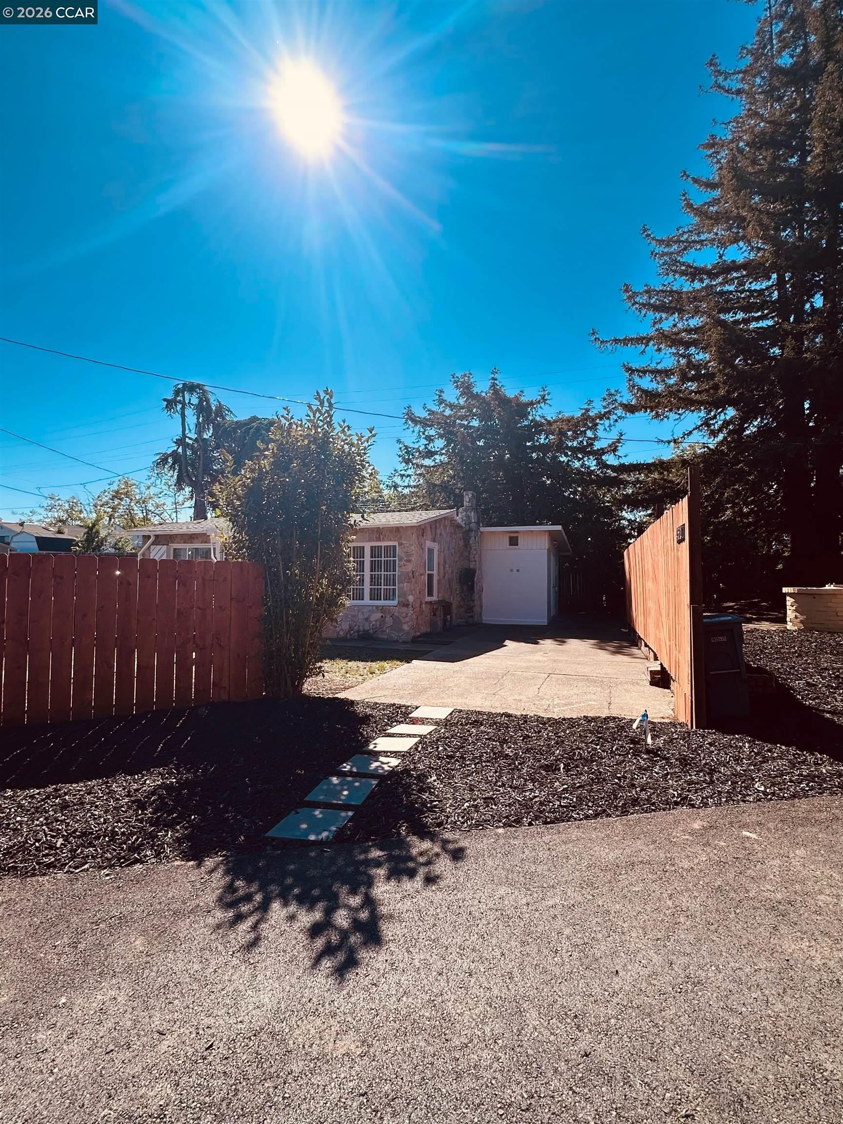 Detail Gallery Image 4 of 29 For 447 Maple Ave, Vallejo,  CA 94519 - 2 Beds | 1 Baths