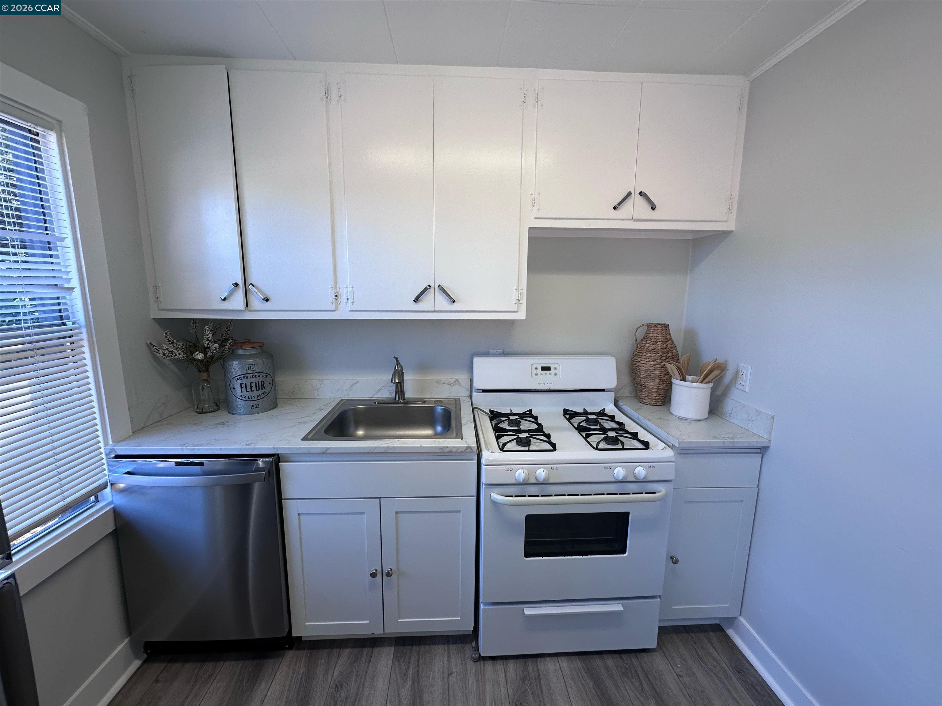 Detail Gallery Image 18 of 39 For 451 Maple Ave, Vallejo,  CA 94519 - 1 Beds | 1 Baths