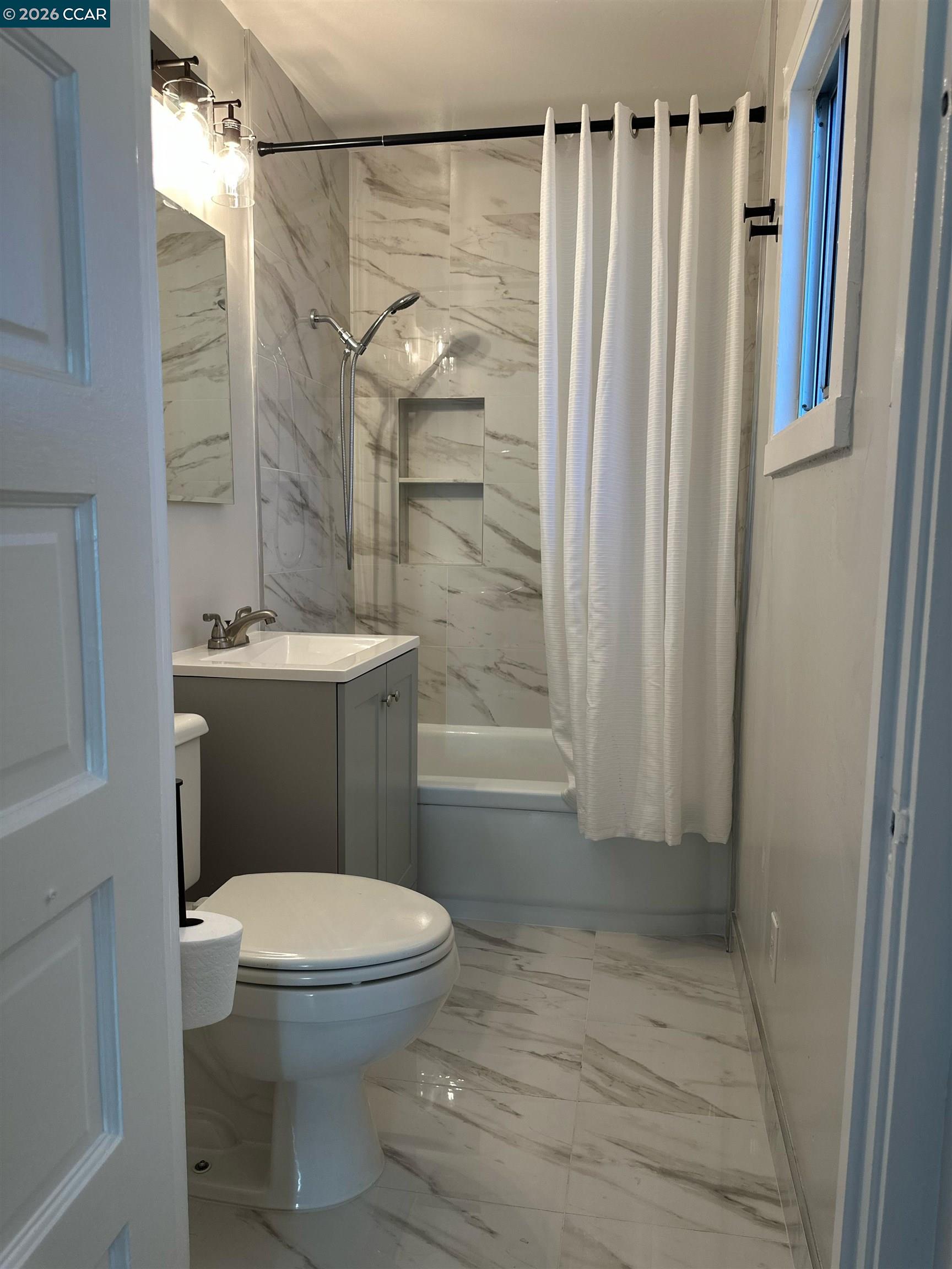 Detail Gallery Image 23 of 39 For 451 Maple Ave, Vallejo,  CA 94519 - 1 Beds | 1 Baths