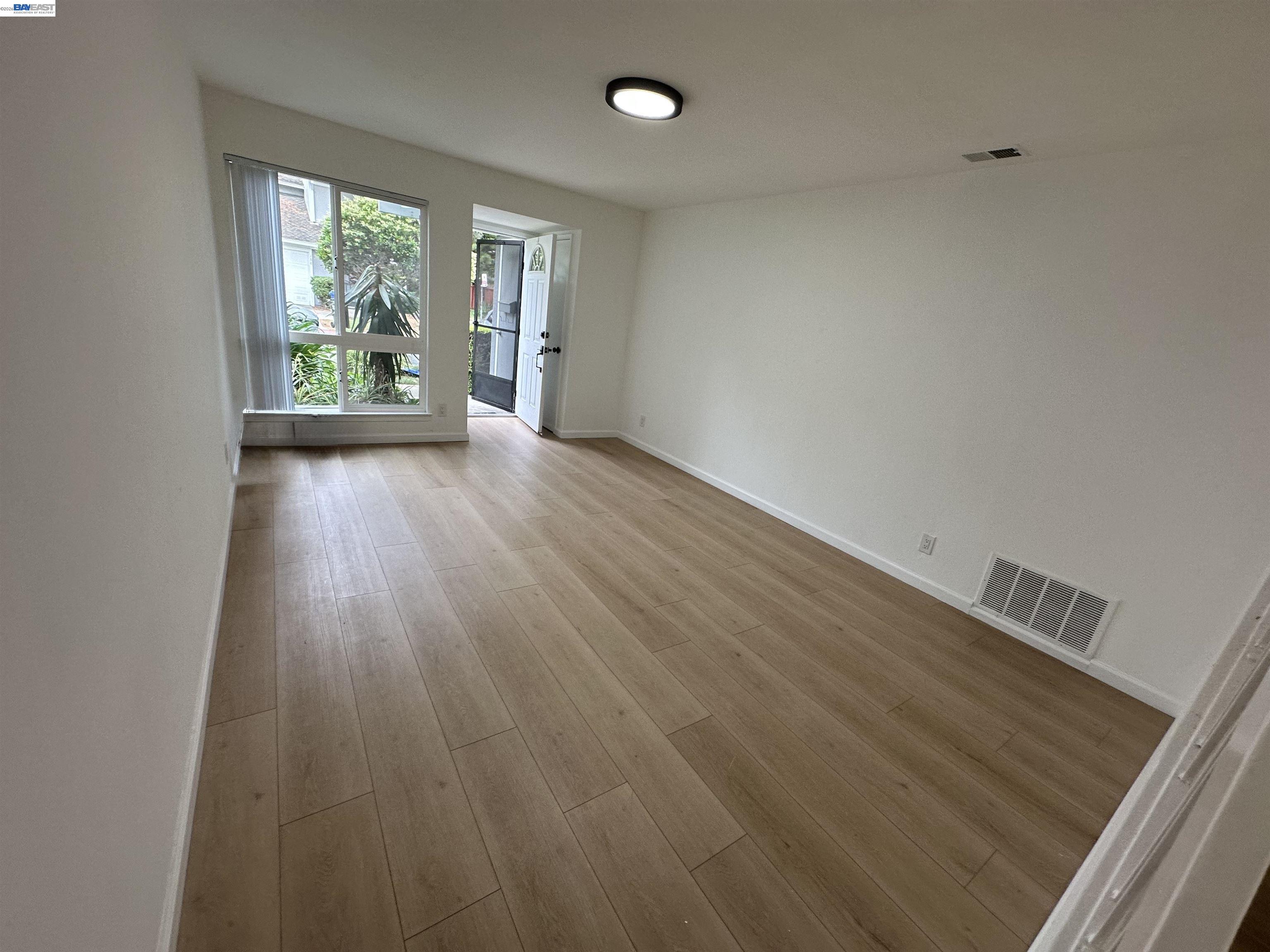 Detail Gallery Image 3 of 30 For 157 El Dorado Cmn, Fremont,  CA 94539 - 3 Beds | 1/1 Baths