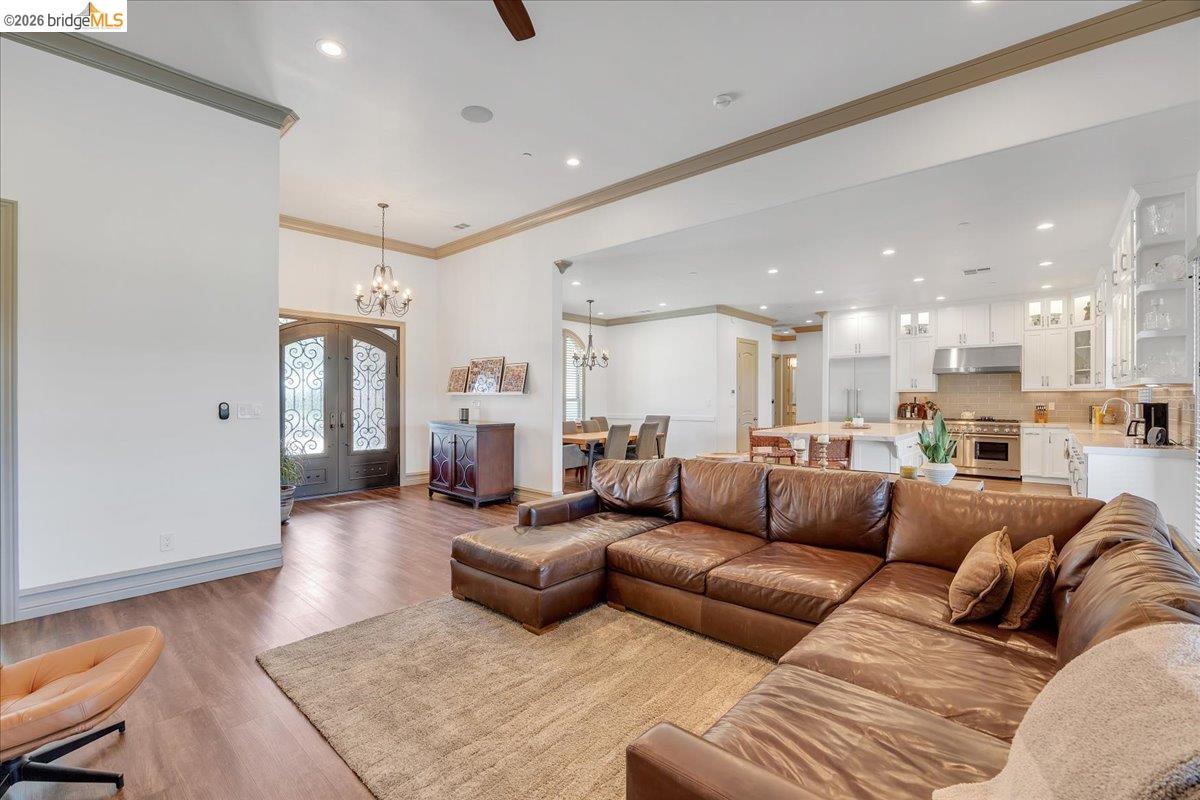 Detail Gallery Image 11 of 48 For 1976 Oak Creek, Copperopolis,  CA 95228-9363 - 3 Beds | 4 Baths