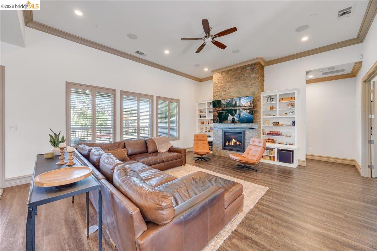 Detail Gallery Image 13 of 48 For 1976 Oak Creek, Copperopolis,  CA 95228-9363 - 3 Beds | 4 Baths