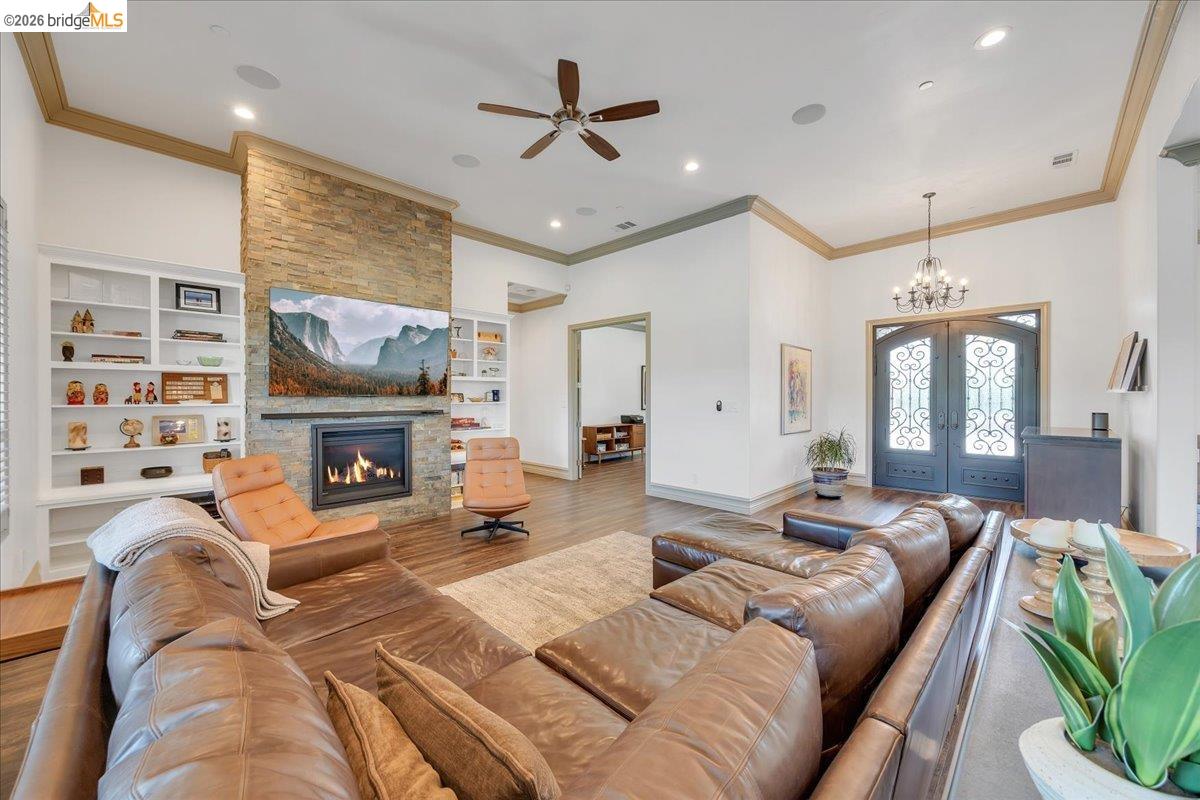 Detail Gallery Image 14 of 48 For 1976 Oak Creek, Copperopolis,  CA 95228-9363 - 3 Beds | 4 Baths