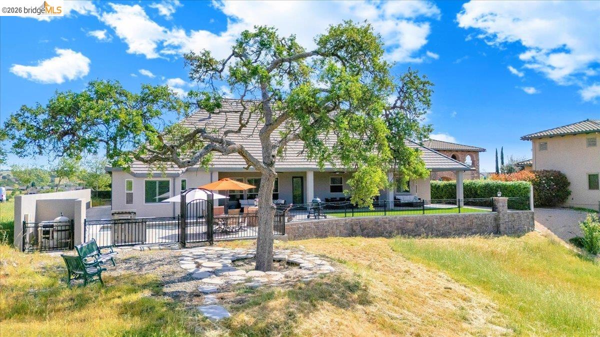 Detail Gallery Image 4 of 48 For 1976 Oak Creek, Copperopolis,  CA 95228-9363 - 3 Beds | 4 Baths