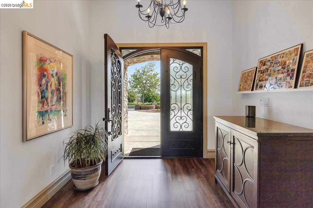 Detail Gallery Image 8 of 48 For 1976 Oak Creek, Copperopolis,  CA 95228-9363 - 3 Beds | 4 Baths