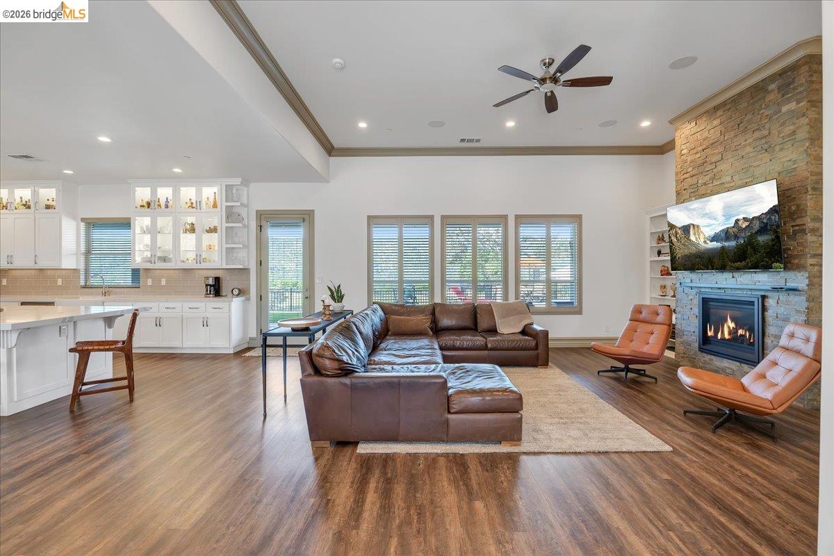 Detail Gallery Image 9 of 48 For 1976 Oak Creek, Copperopolis,  CA 95228-9363 - 3 Beds | 4 Baths