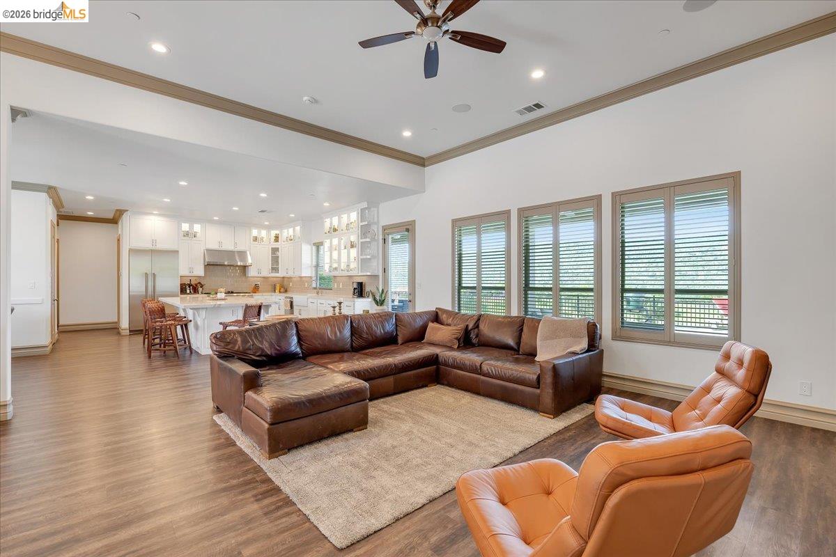 Detail Gallery Image 10 of 48 For 1976 Oak Creek, Copperopolis,  CA 95228-9363 - 3 Beds | 4 Baths