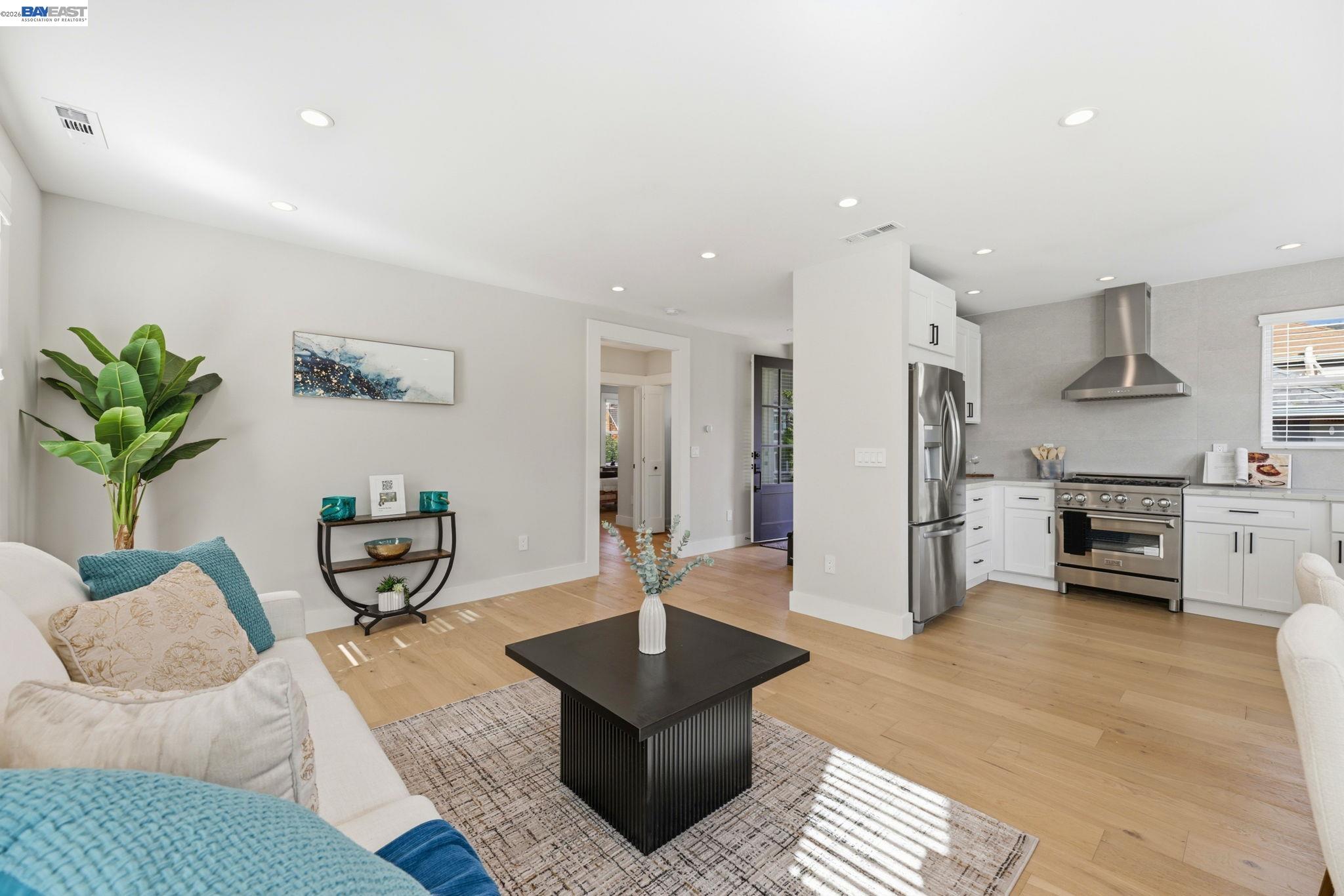 Detail Gallery Image 13 of 45 For 1841 Vine St, Berkeley,  CA 94703 - – Beds | – Baths