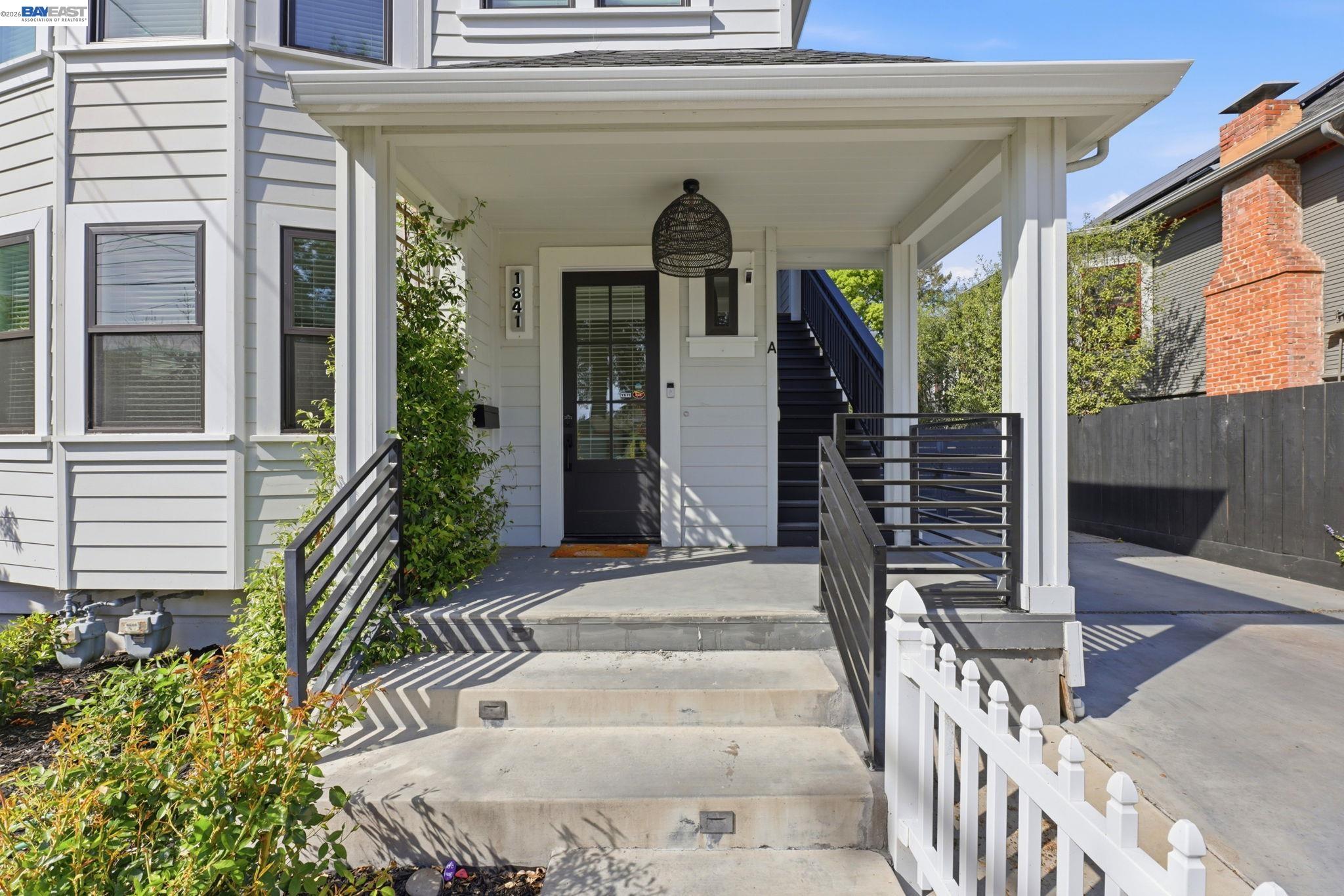 Detail Gallery Image 6 of 45 For 1841 Vine St, Berkeley,  CA 94703 - – Beds | – Baths