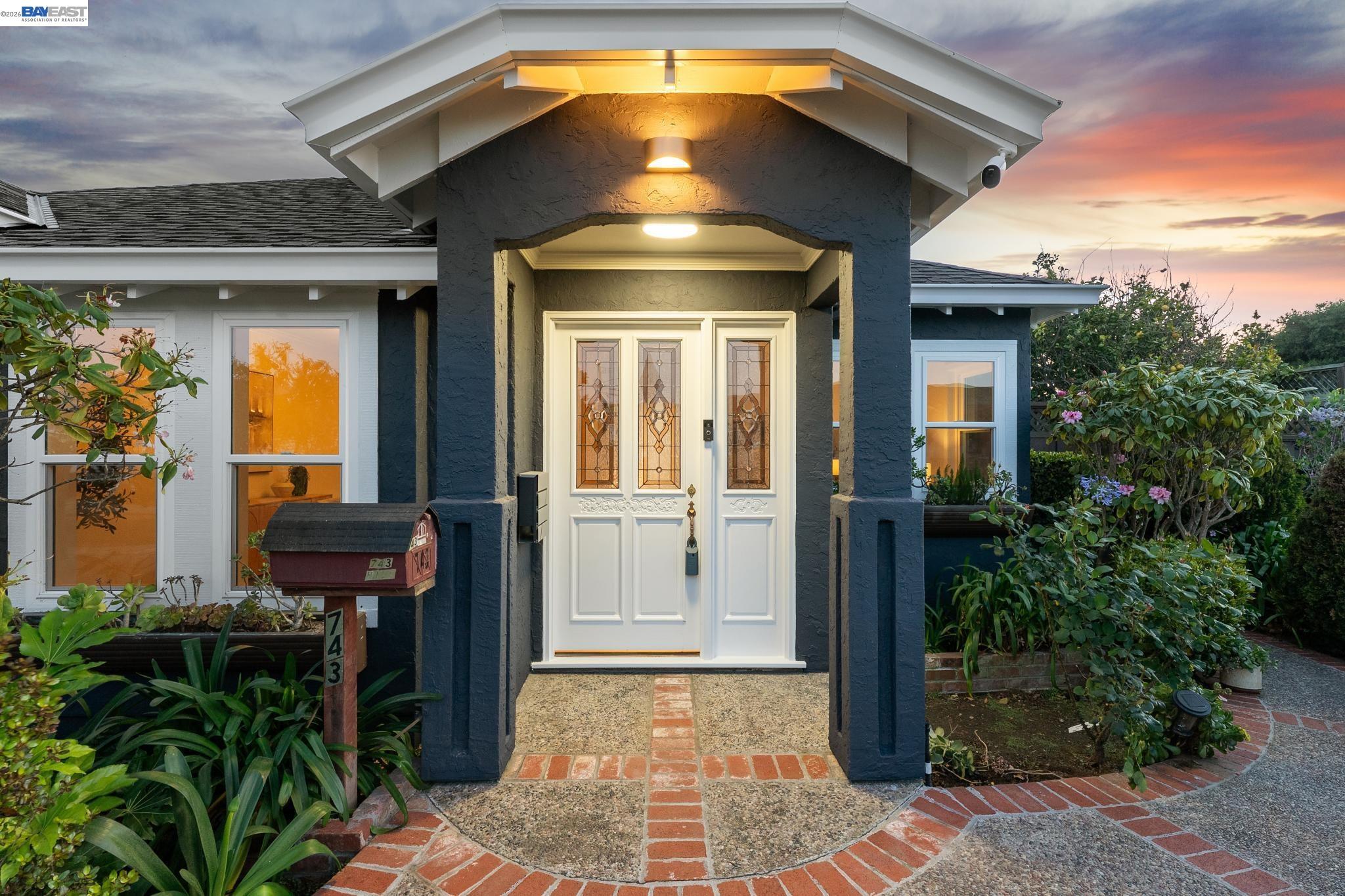 Detail Gallery Image 3 of 59 For 743 Hill Ave, South San Francisco,  CA 94080 - 3 Beds | 2/1 Baths