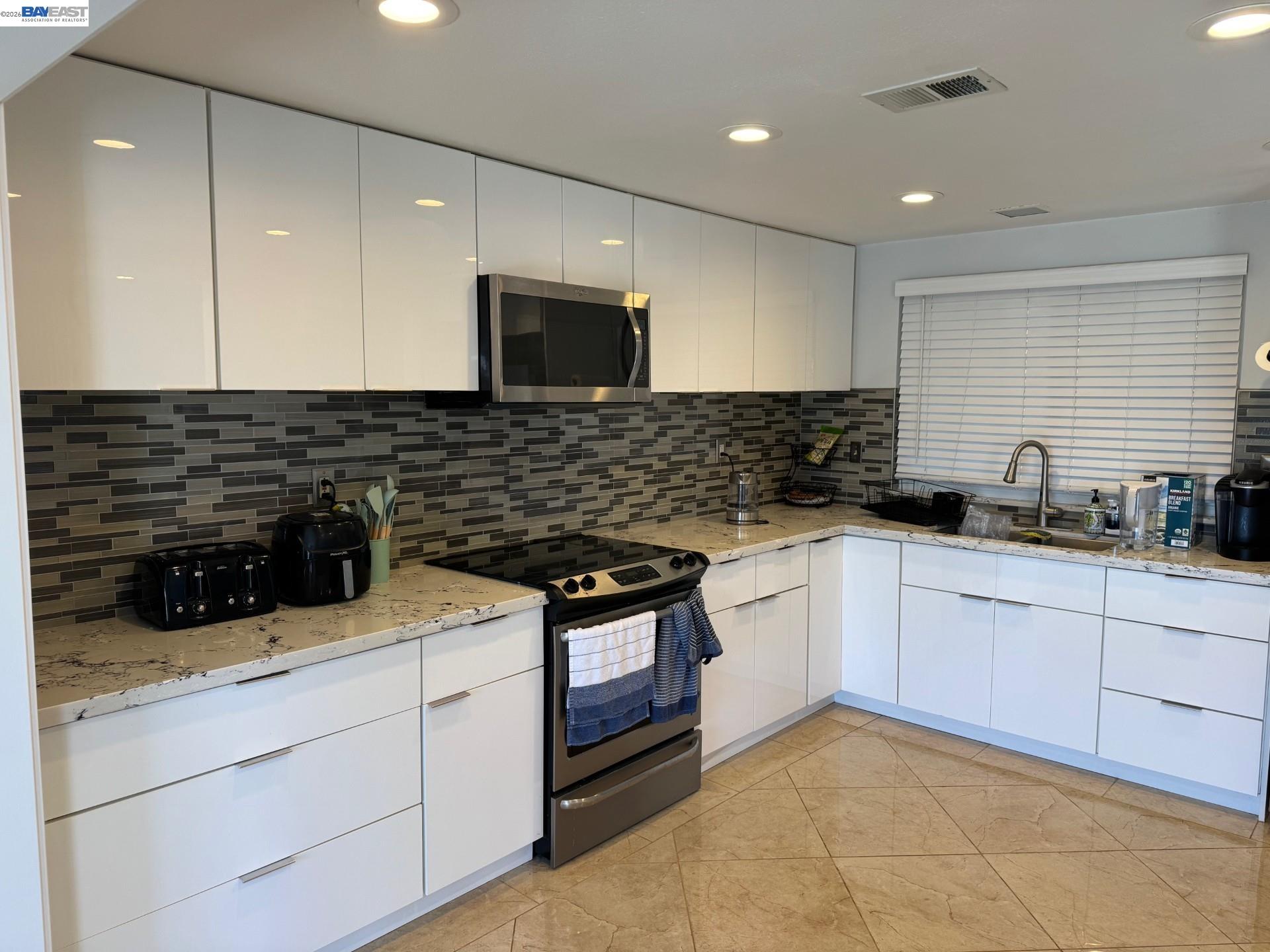 Photo #4: 41129697 Listing: Photo #4