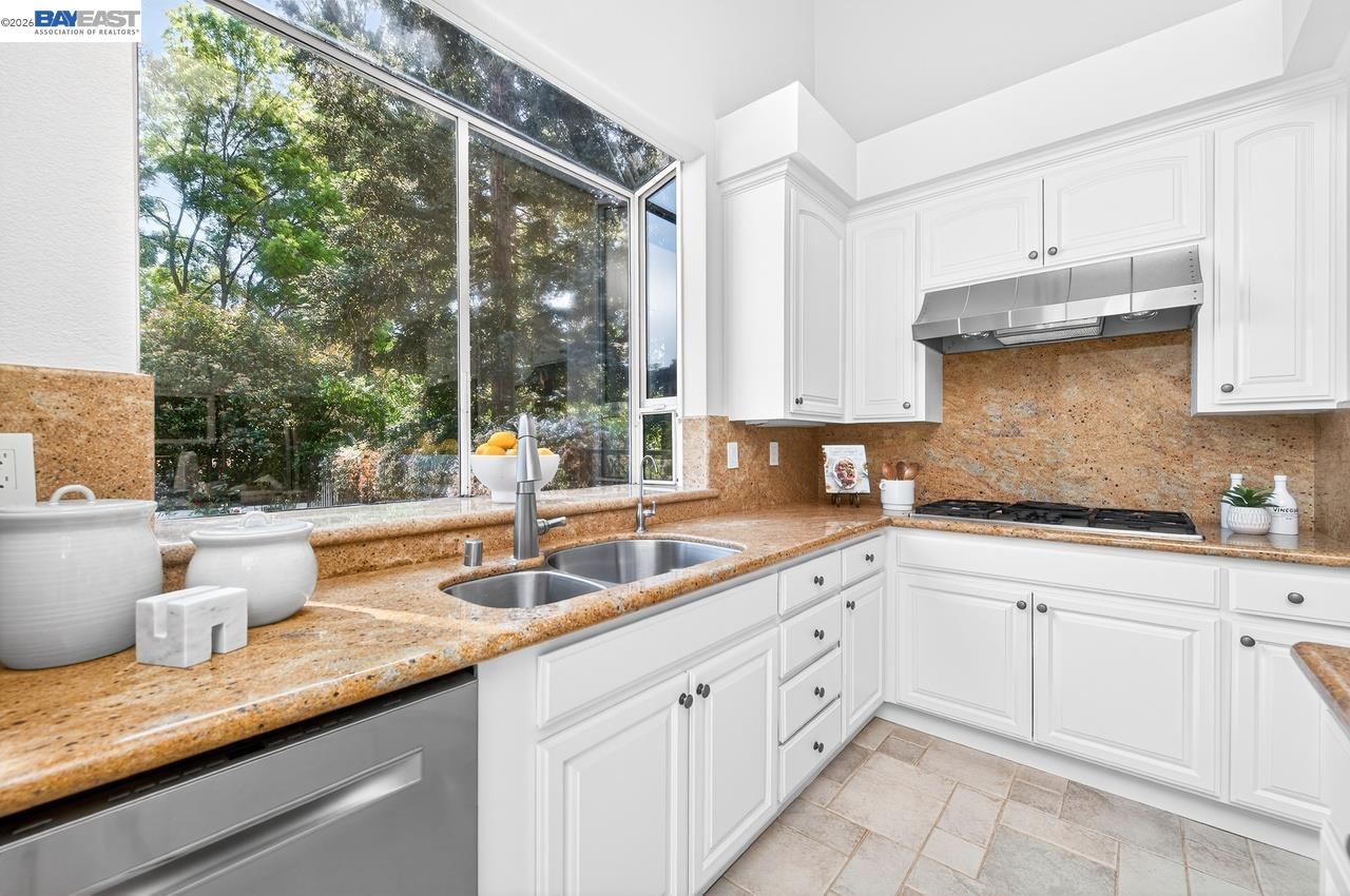 Detail Gallery Image 22 of 54 For 788 Crystal Ln, Pleasanton,  CA 94566 - 5 Beds | 3 Baths