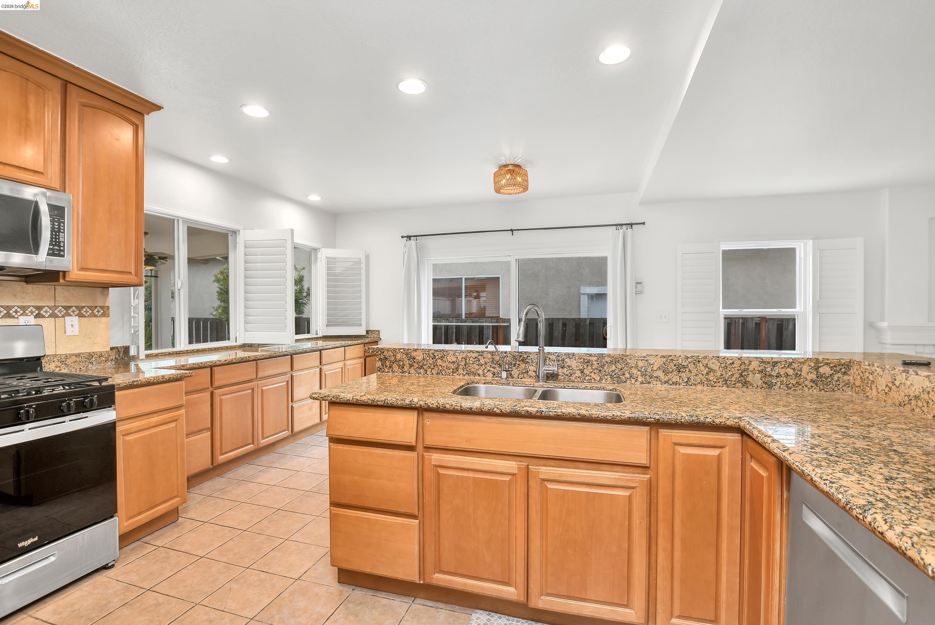 Detail Gallery Image 8 of 50 For 5460 Azure Ct, Discovery Bay,  CA 94505 - 4 Beds | 3 Baths