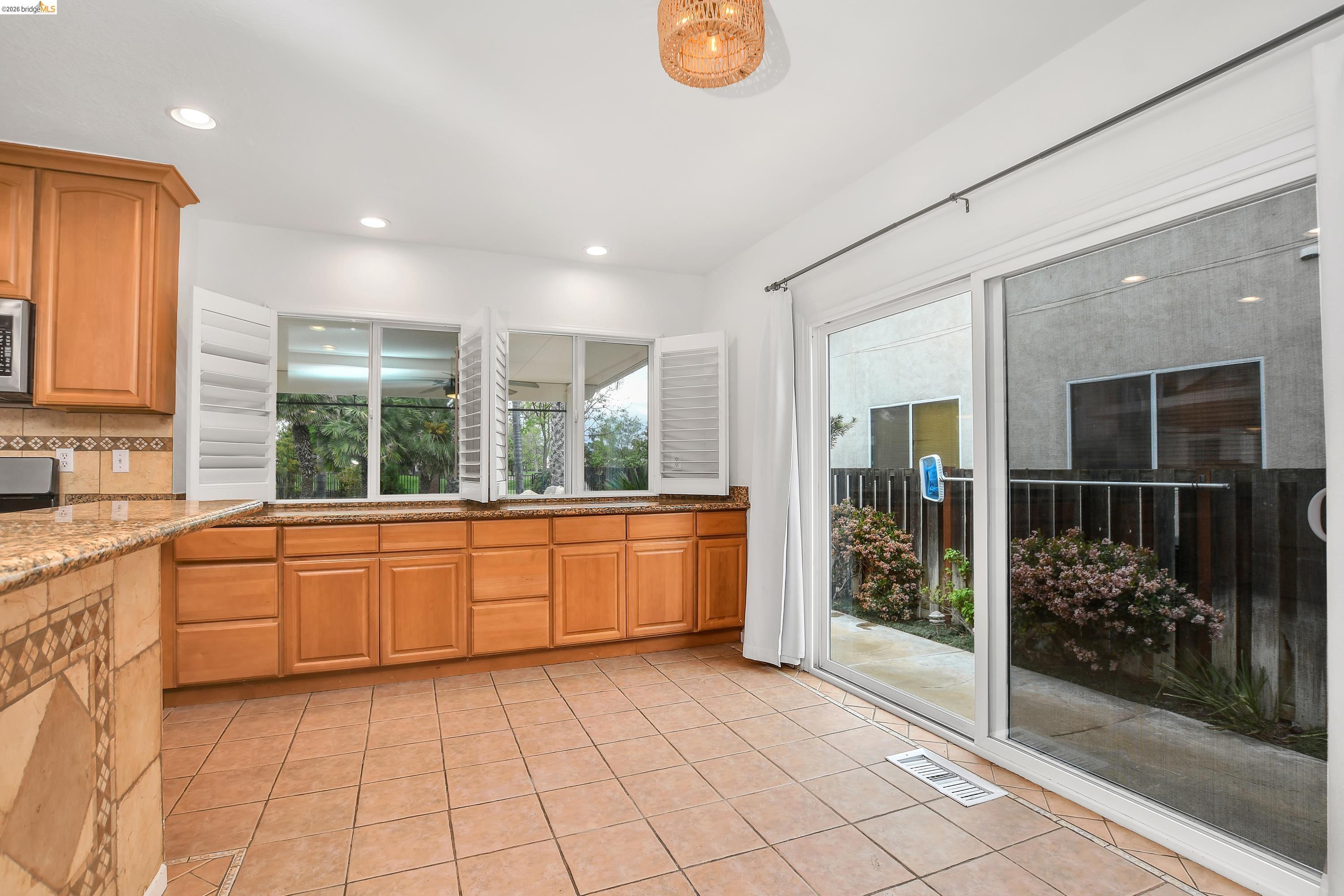 Detail Gallery Image 10 of 50 For 5460 Azure Ct, Discovery Bay,  CA 94505 - 4 Beds | 3 Baths