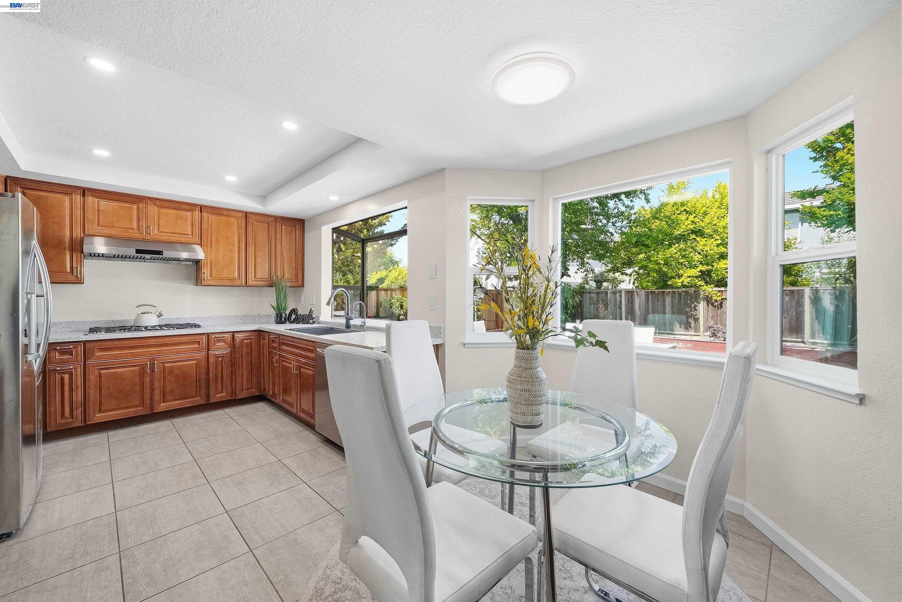 Detail Gallery Image 13 of 60 For 33646 Whimbrel Rd, Fremont,  CA 94555 - 4 Beds | 3 Baths