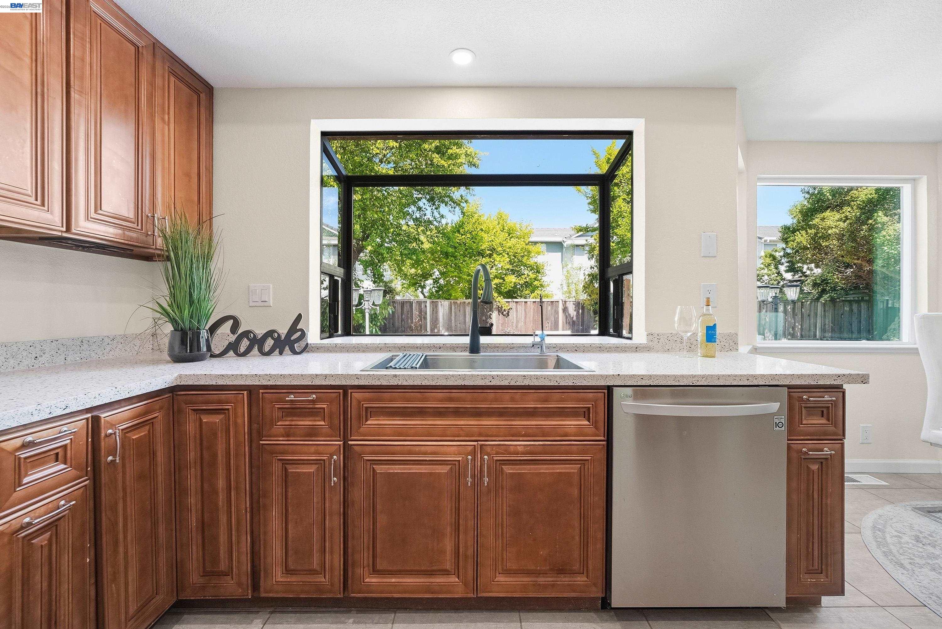 Detail Gallery Image 18 of 60 For 33646 Whimbrel Rd, Fremont,  CA 94555 - 4 Beds | 3 Baths