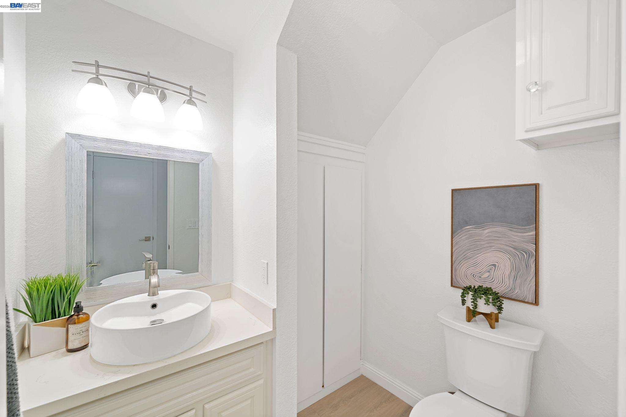 Detail Gallery Image 13 of 39 For 5405 Diana Common, Fremont,  CA 94555 - 3 Beds | 2/1 Baths