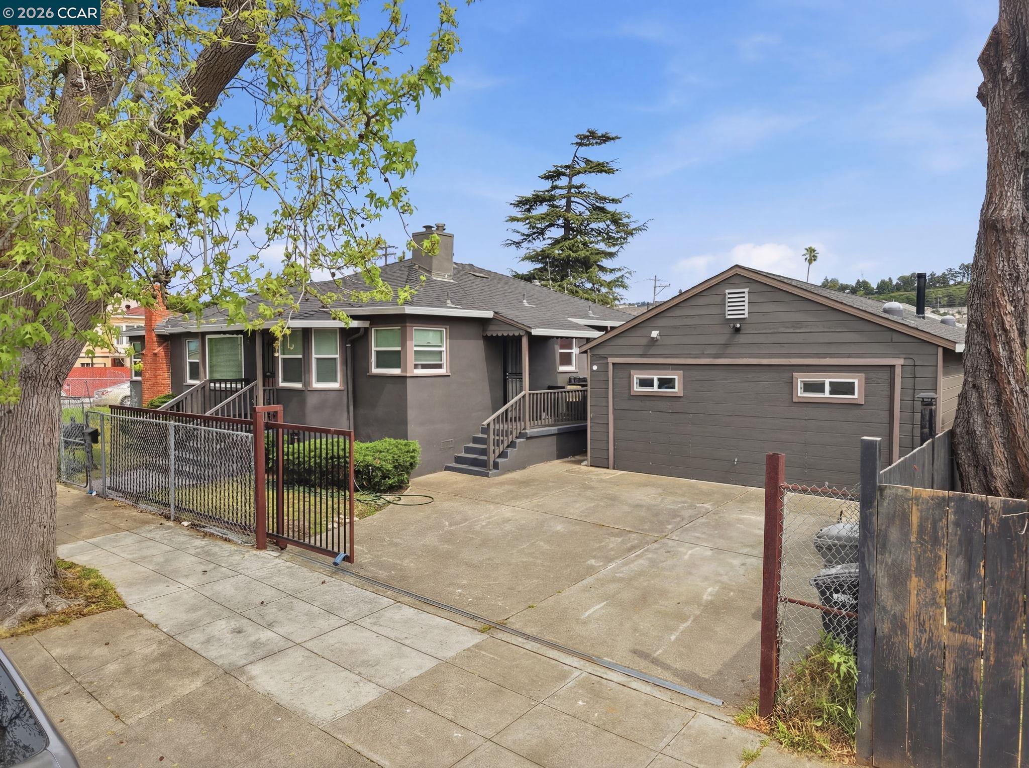 Detail Gallery Image 2 of 50 For 2100 94th Avenue, Oakland,  CA 94603 - – Beds | – Baths