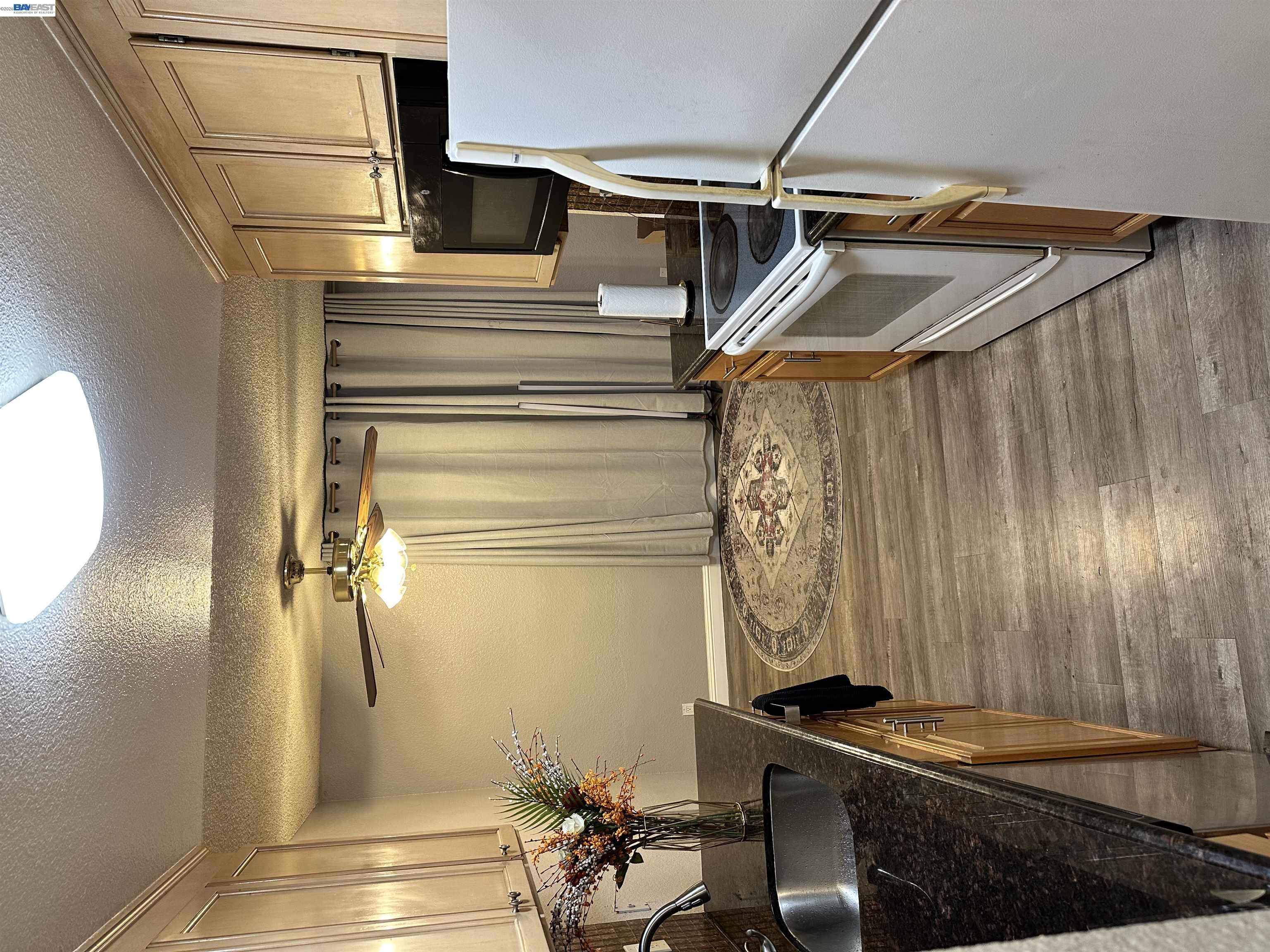 Detail Gallery Image 2 of 7 For 725 Auburn Pl #209,  Hayward,  CA 94544 - 2 Beds | 1/1 Baths