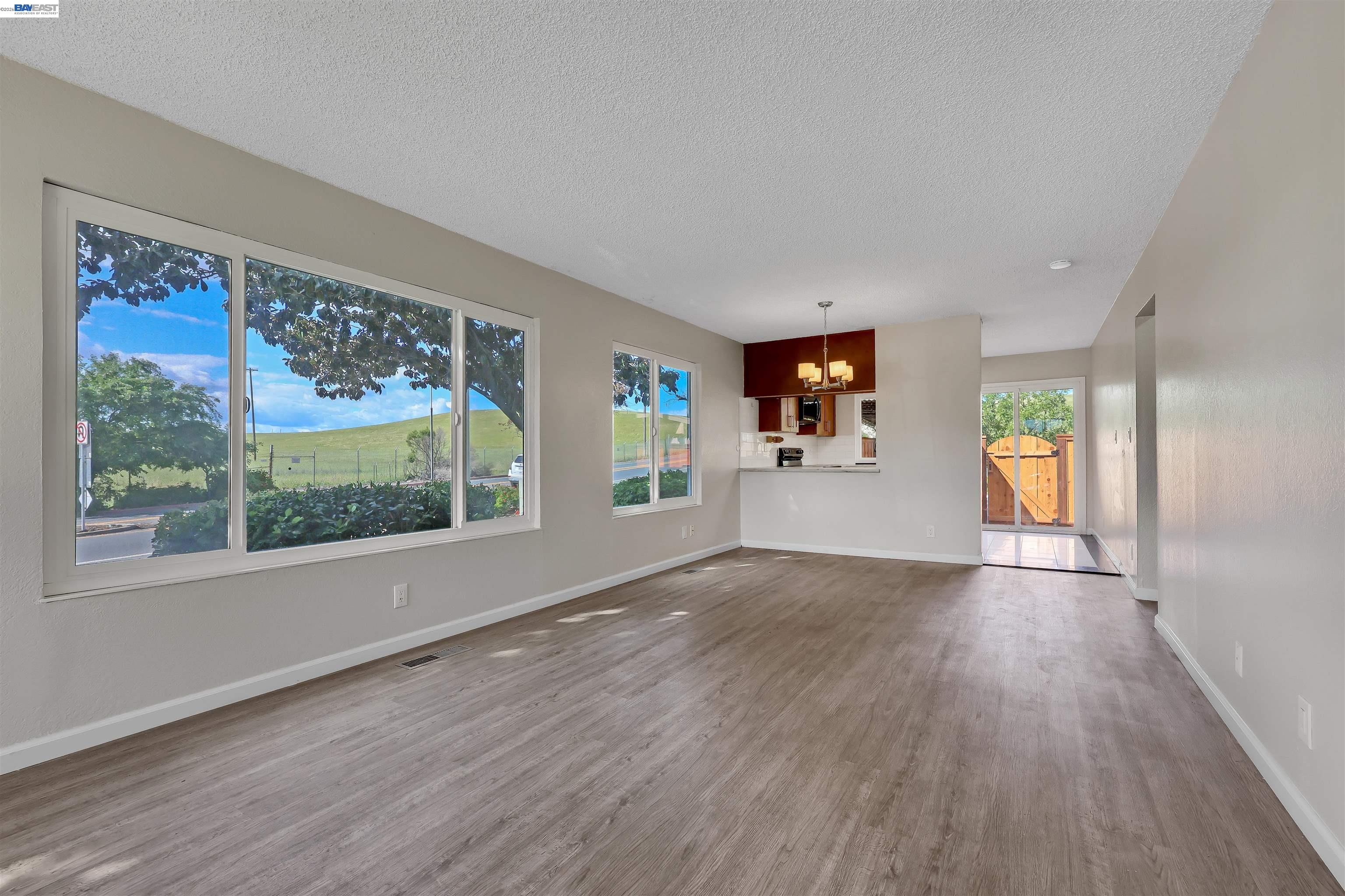 Photo #6: 41129731 Listing: Photo #6